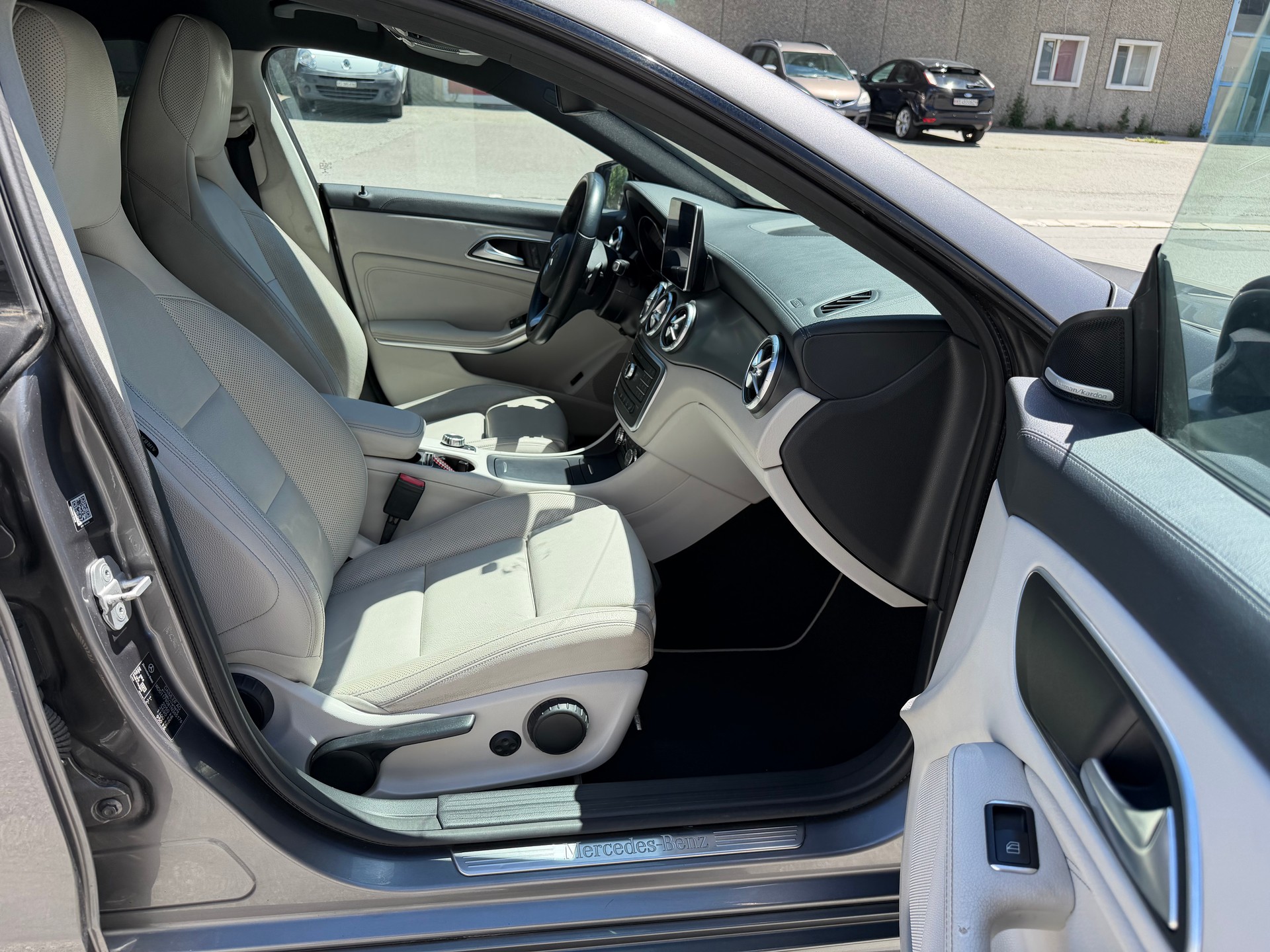 MERCEDES-BENZ CLA Shooting Brake 200 d AMG Line 7G-DCT-image-5