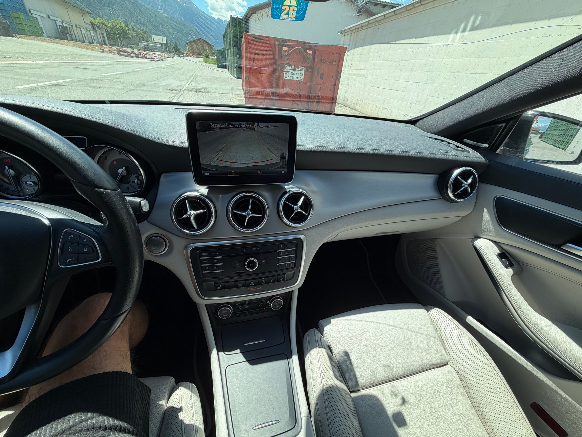 MERCEDES-BENZ CLA Shooting Brake 200 d AMG Line 7G-DCT-image-9
