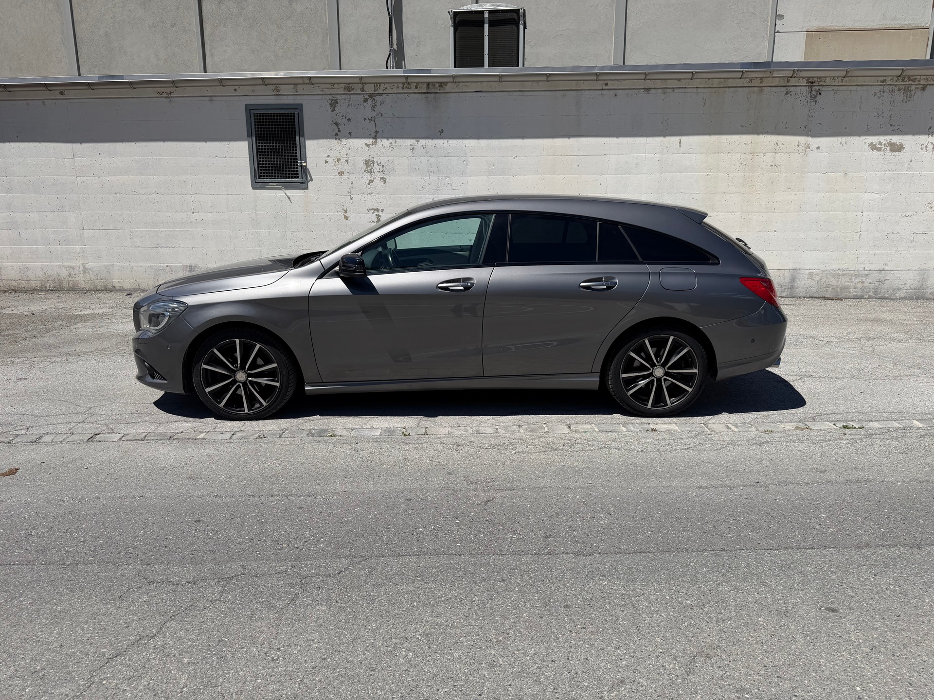 MERCEDES-BENZ CLA Shooting Brake 200 d AMG Line 7G-DCT-image-3
