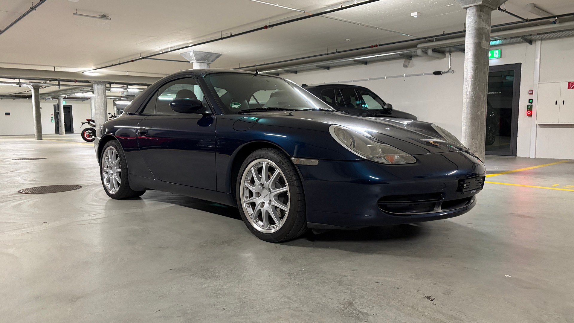PORSCHE 3.4 Carrera 4-image-1