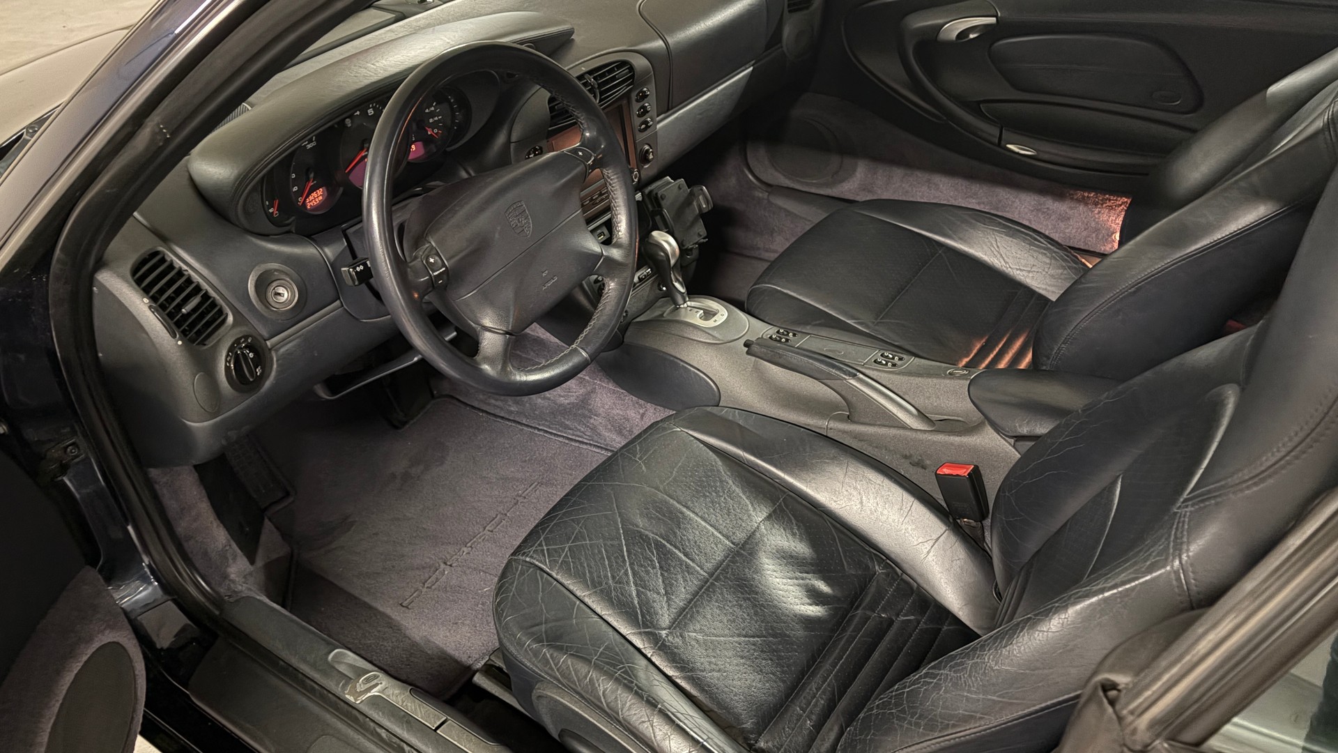 PORSCHE 3.4 Carrera 4-image-5
