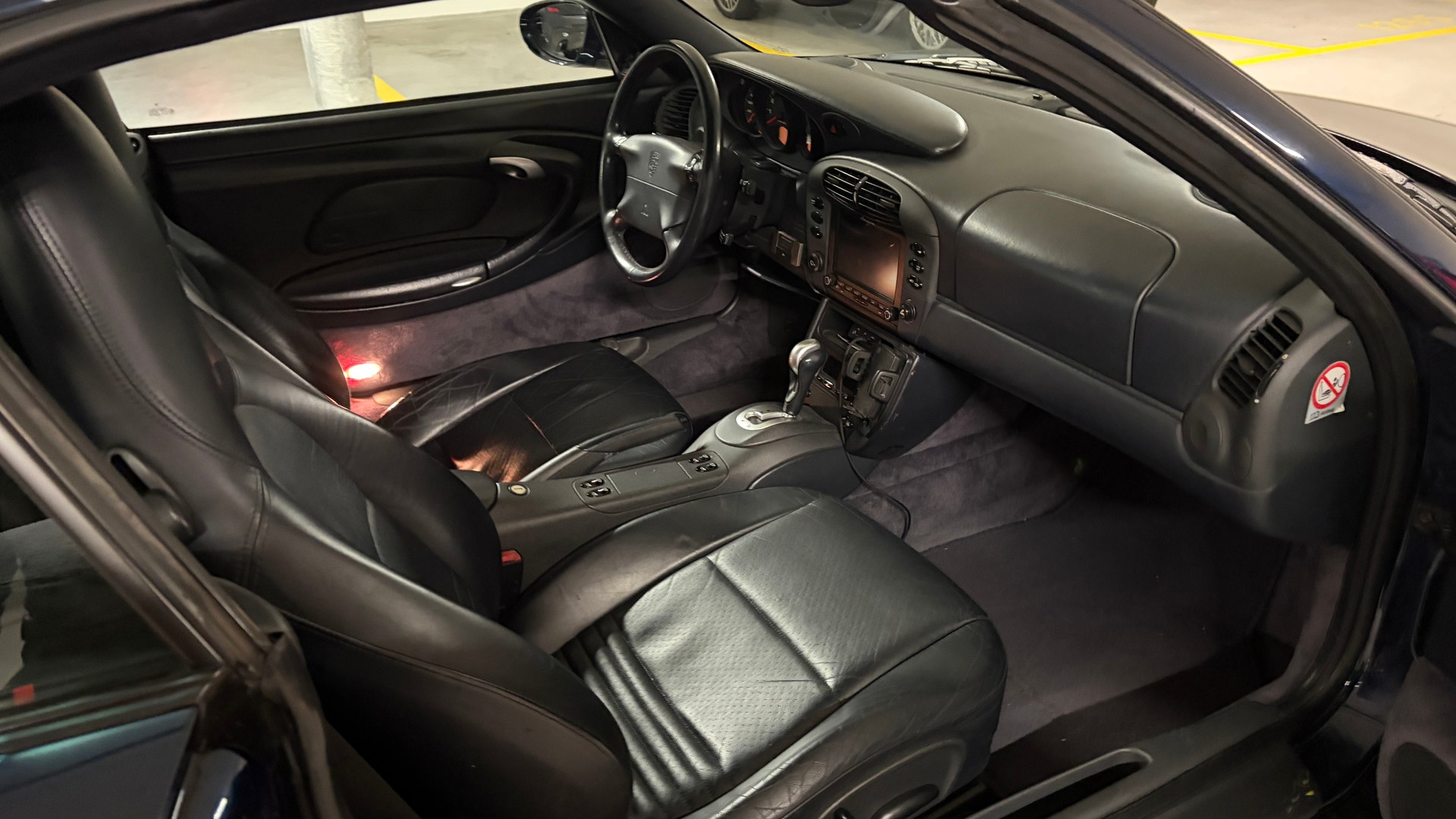 PORSCHE 3.4 Carrera 4-image-4