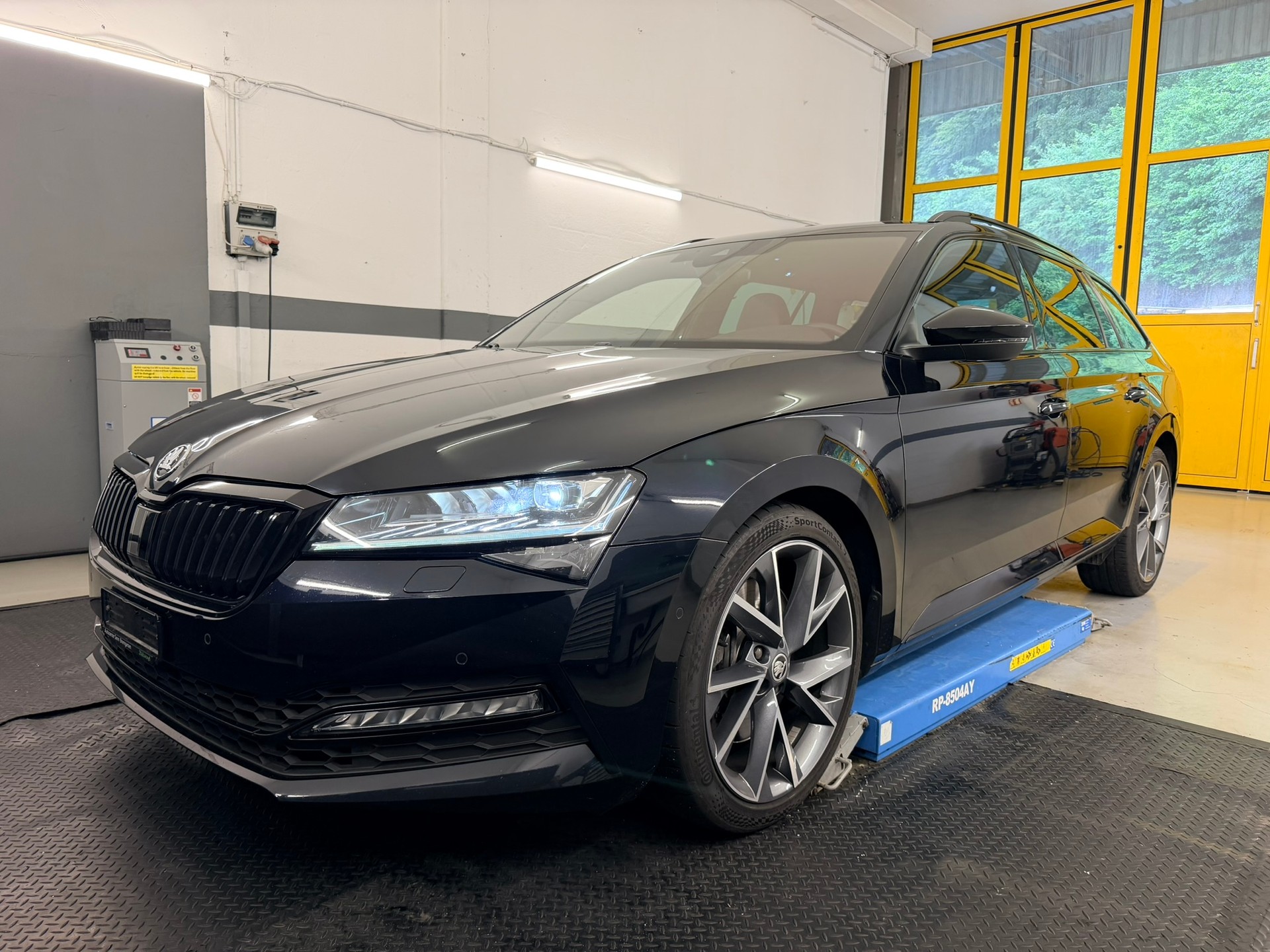 SKODA Superb Combi 2.0 TSI SportLine Plus 4x4 DSG-image-0