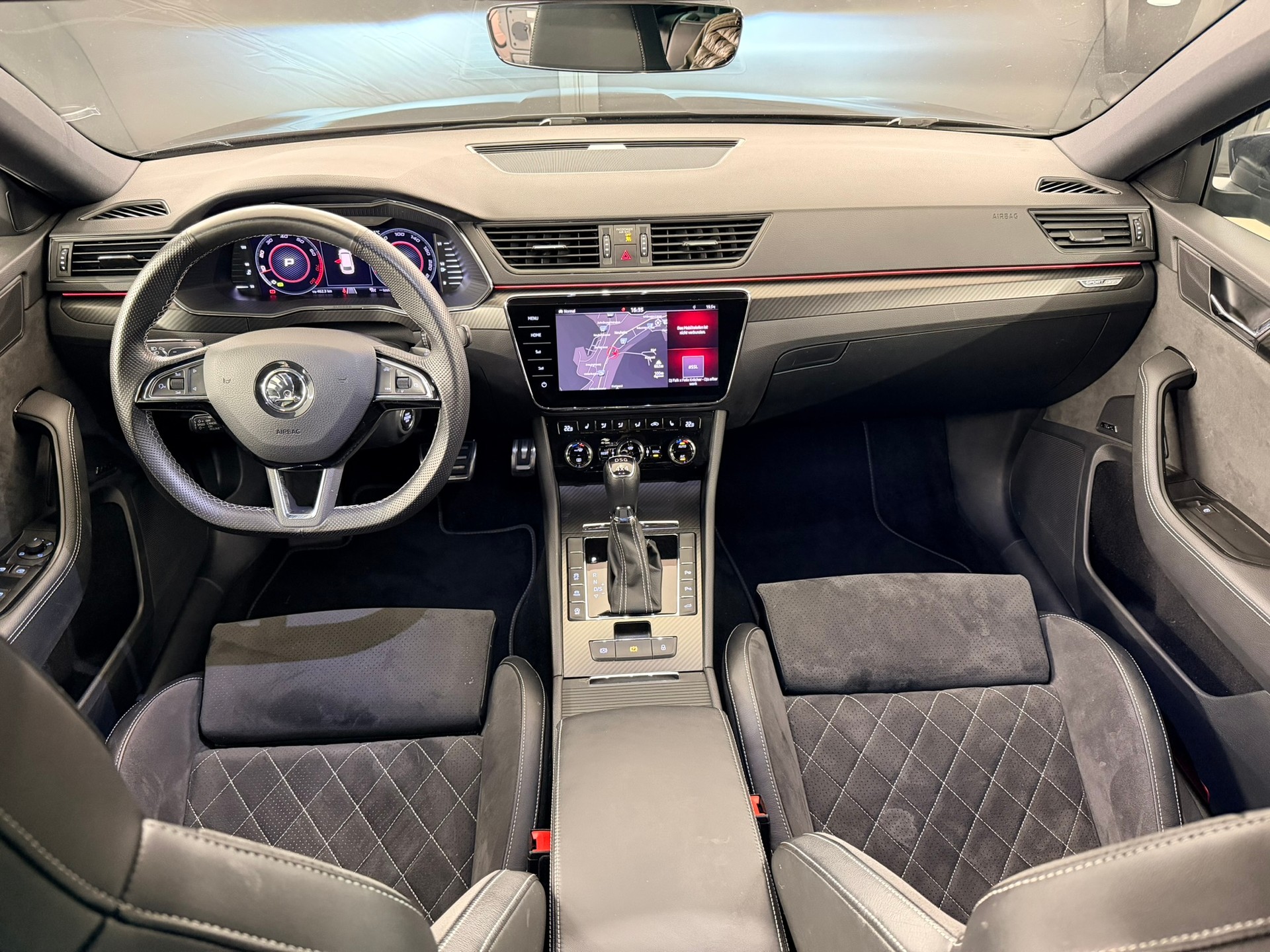 SKODA Superb Combi 2.0 TSI SportLine Plus 4x4 DSG-image-15