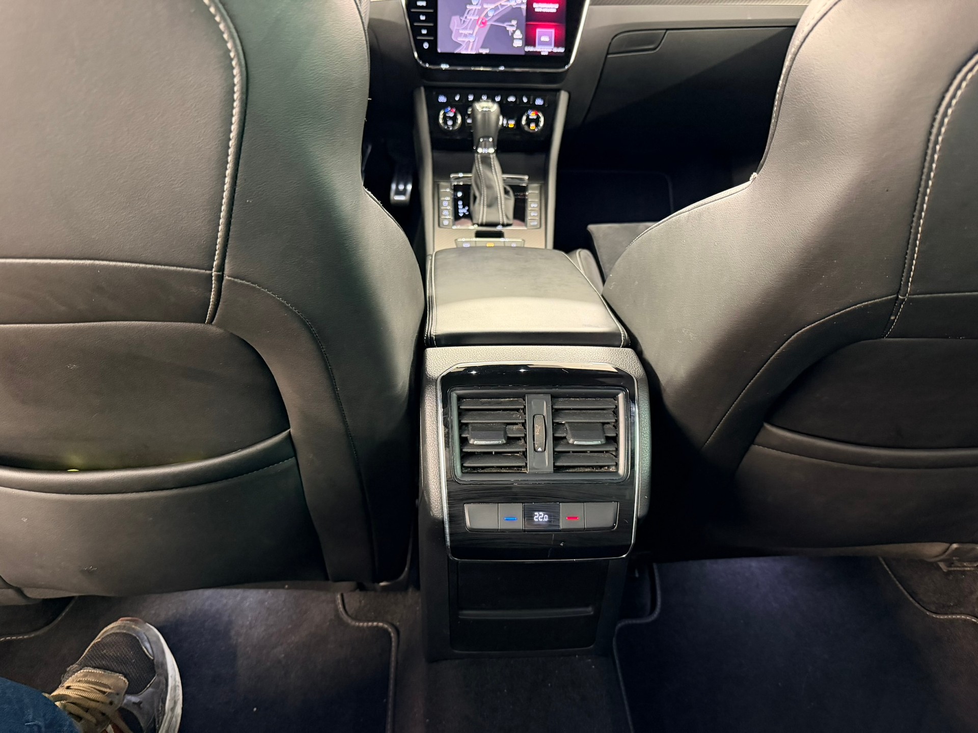 SKODA Superb Combi 2.0 TSI SportLine Plus 4x4 DSG-image-14