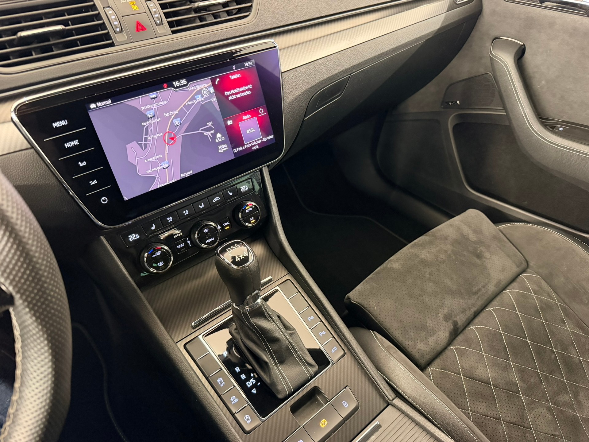 SKODA Superb Combi 2.0 TSI SportLine Plus 4x4 DSG-image-20