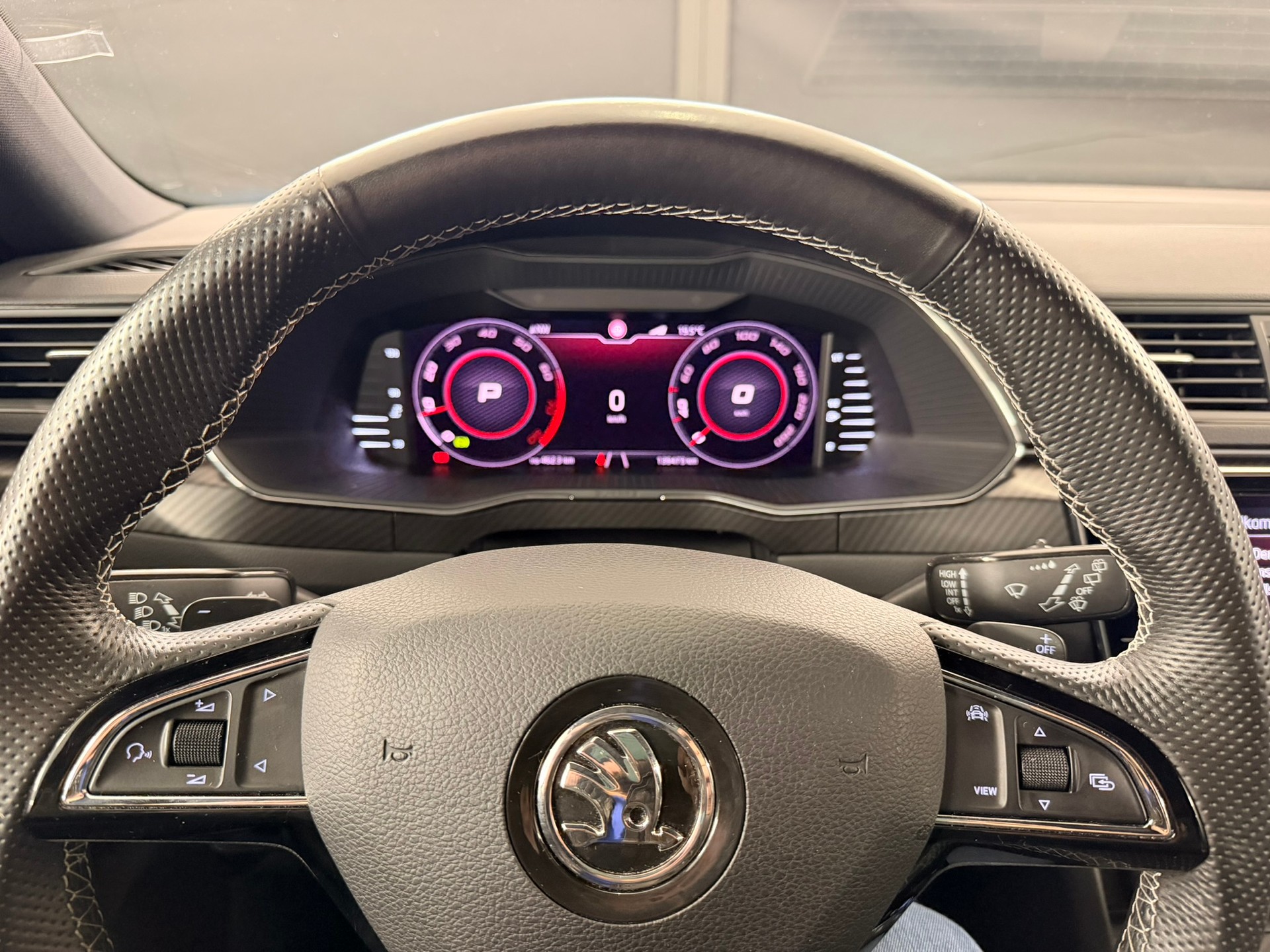 SKODA Superb Combi 2.0 TSI SportLine Plus 4x4 DSG-image-19