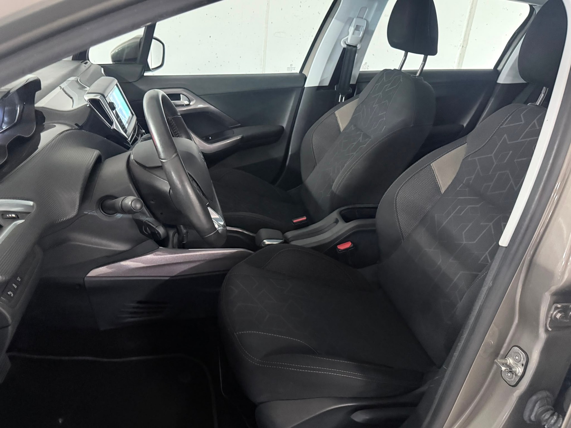 PEUGEOT 2008 1.2 PureTech Allure EAT6 // MFK NEU-image-9