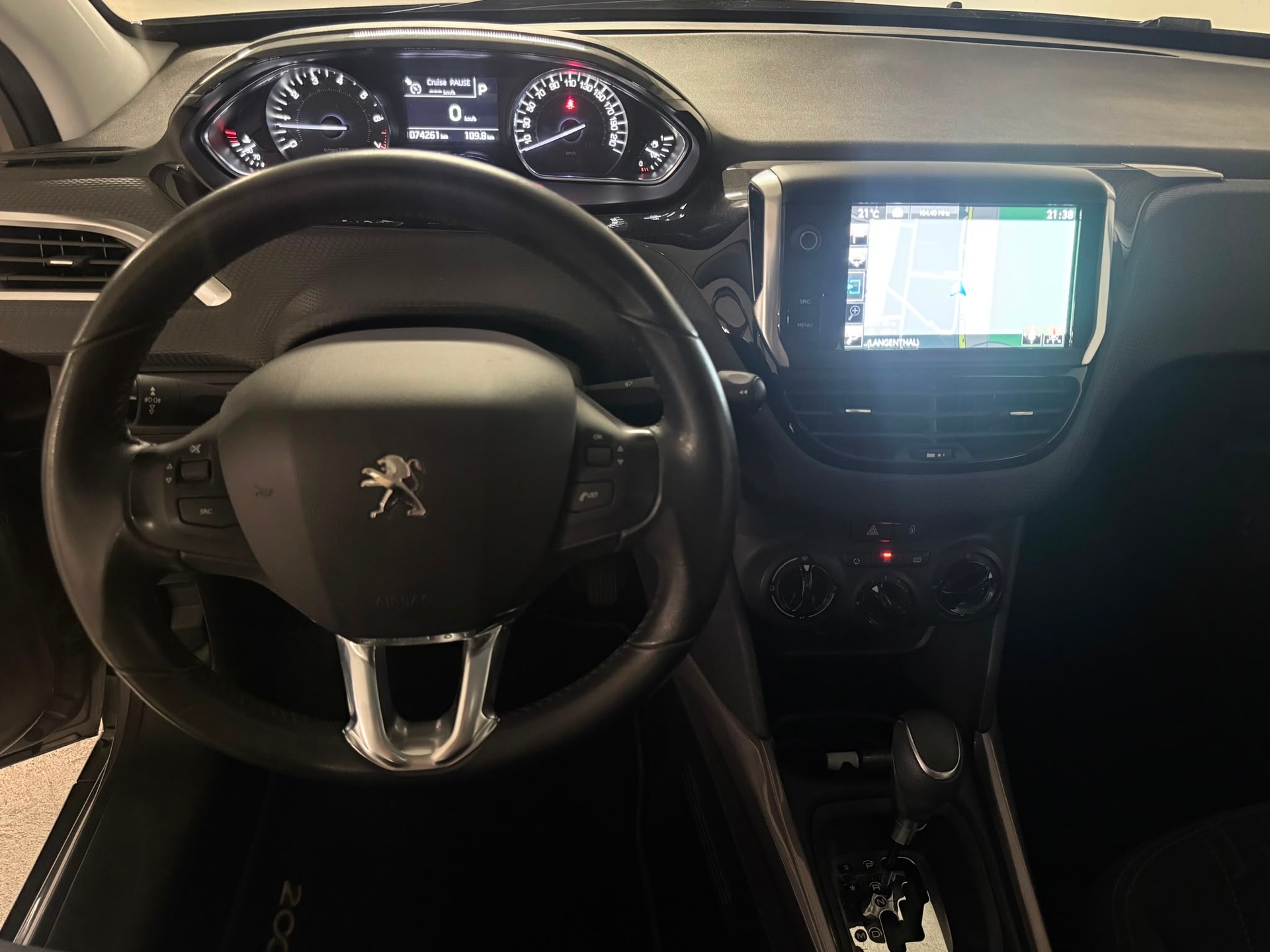 PEUGEOT 2008 1.2 PureTech Allure EAT6 // MFK NEU-image-15