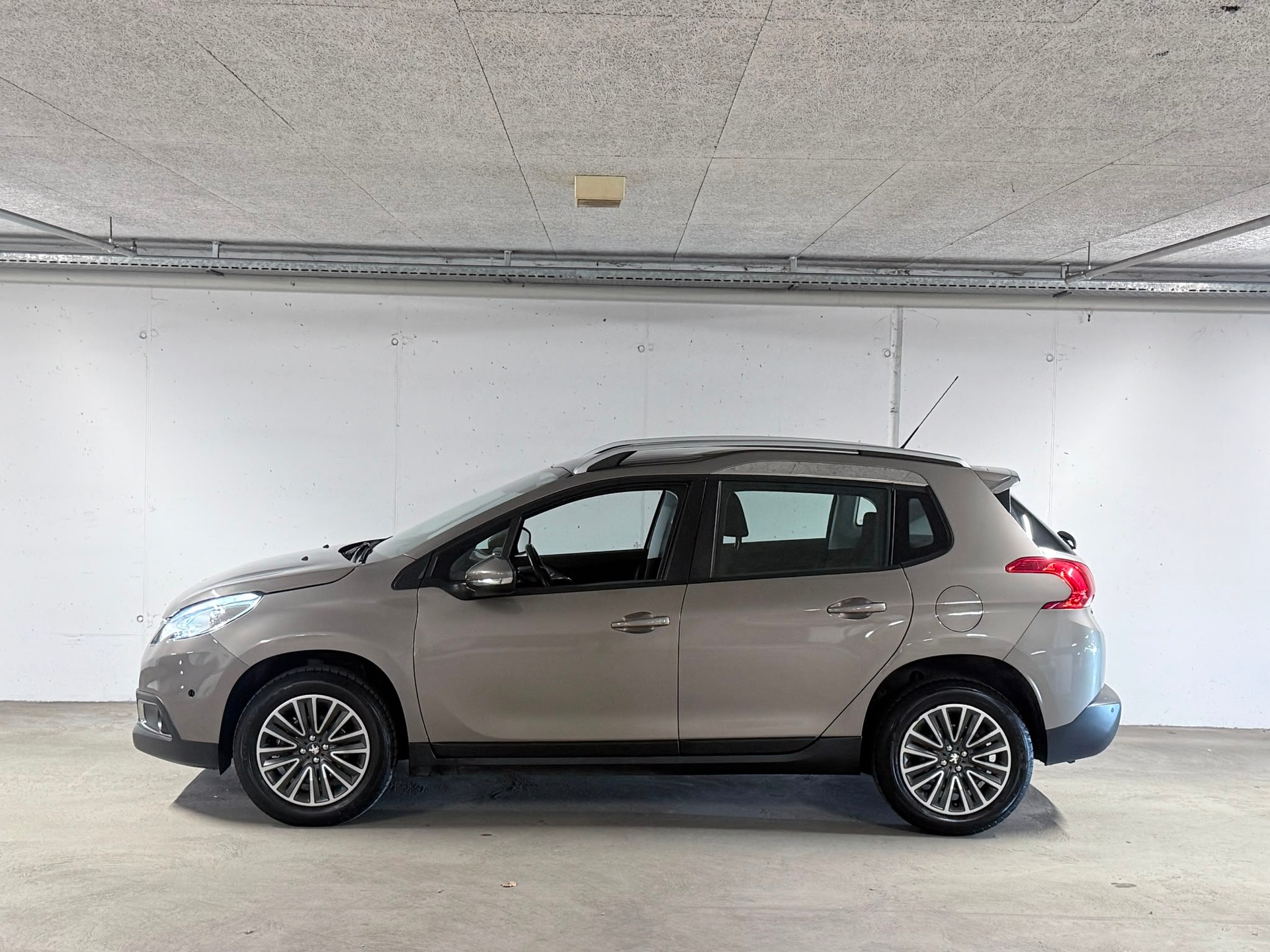 PEUGEOT 2008 1.2 PureTech Allure EAT6 // MFK NEU-image-2