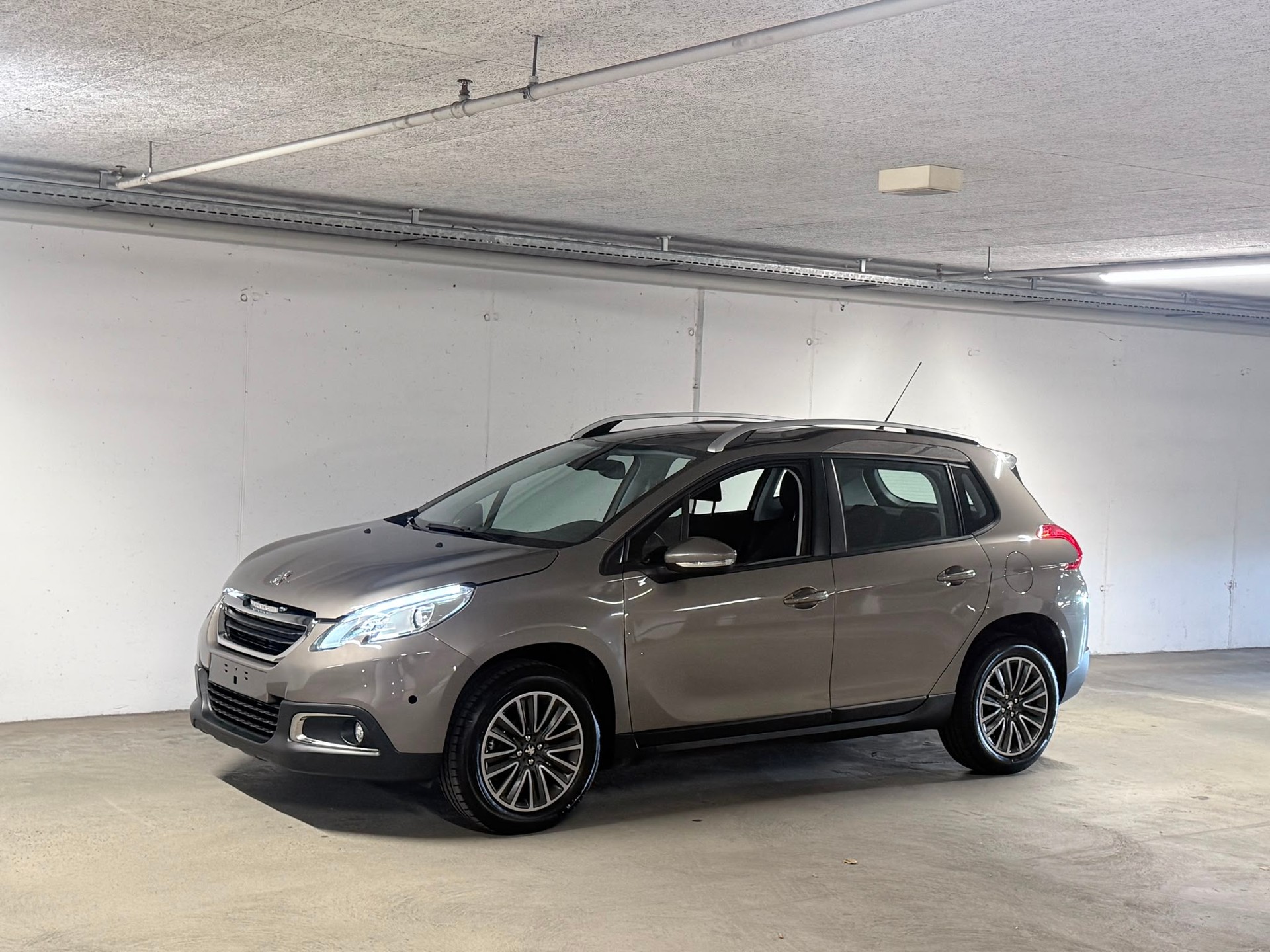 PEUGEOT 2008 1.2 PureTech Allure EAT6 // MFK NEU-image-0