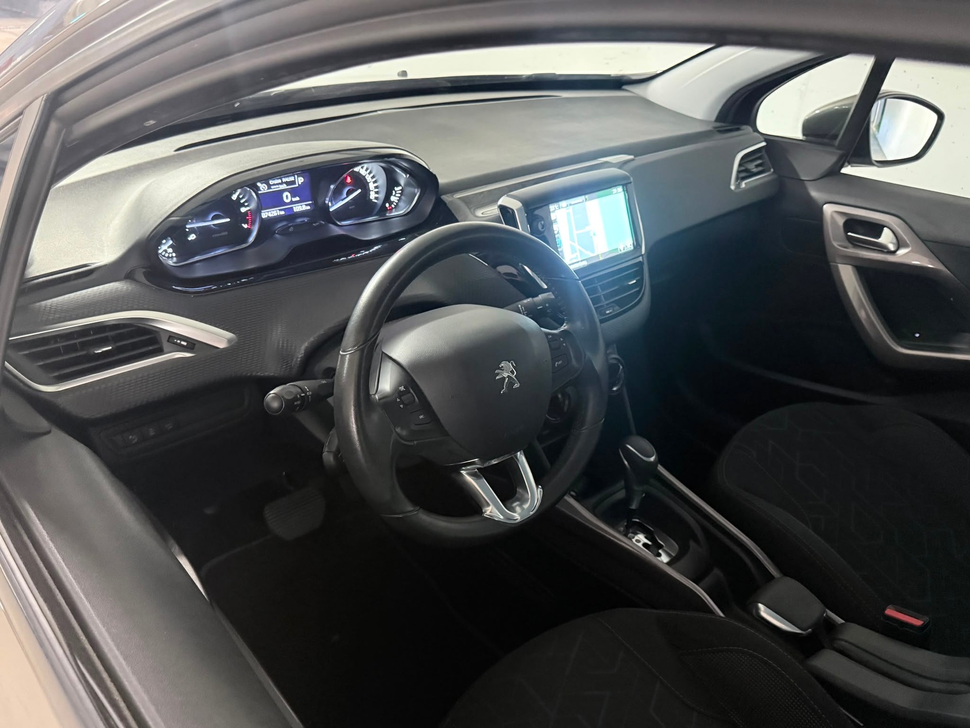 PEUGEOT 2008 1.2 PureTech Allure EAT6 // MFK NEU-image-8