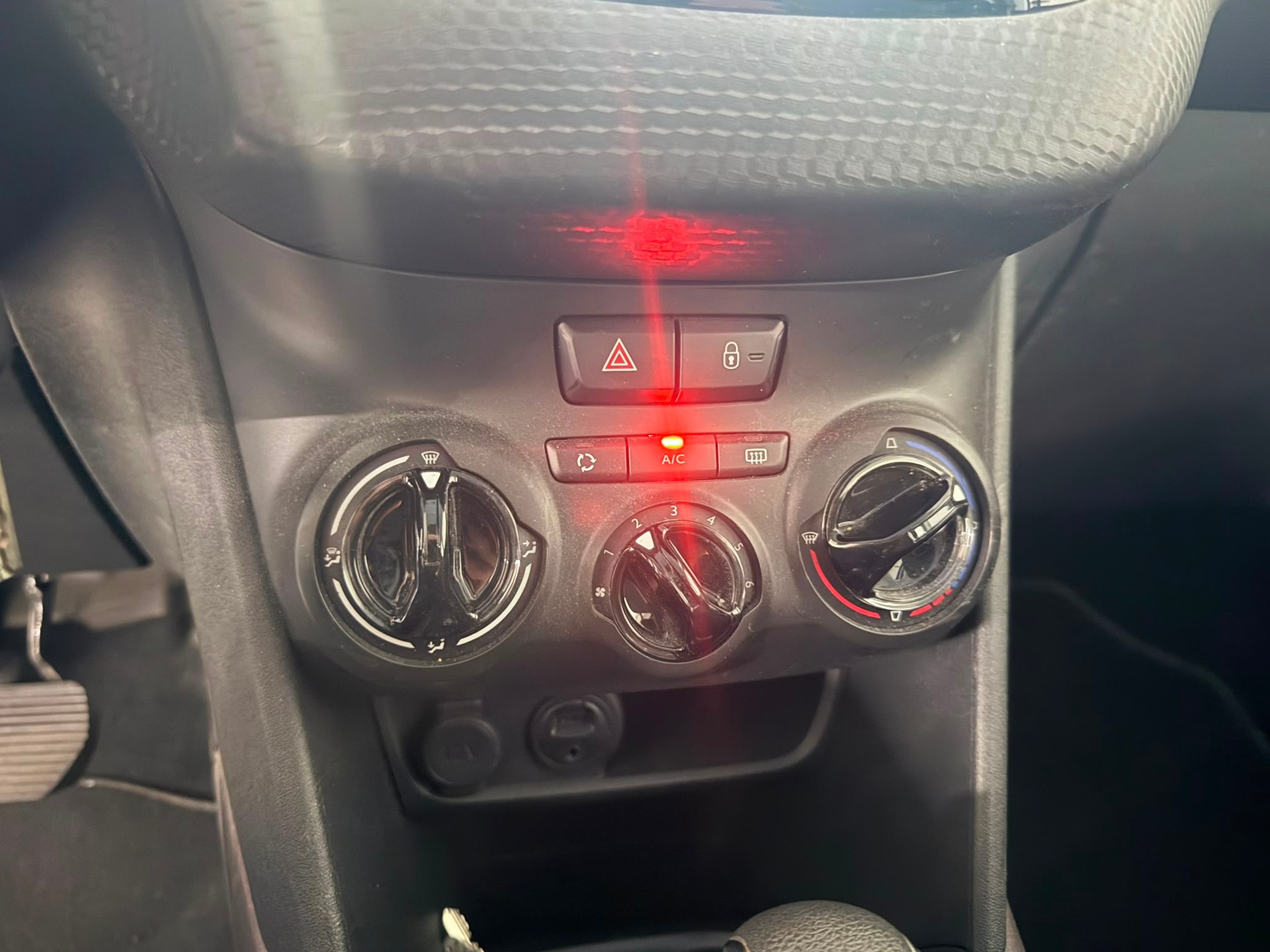 PEUGEOT 2008 1.2 PureTech Allure EAT6 // MFK NEU-image-12