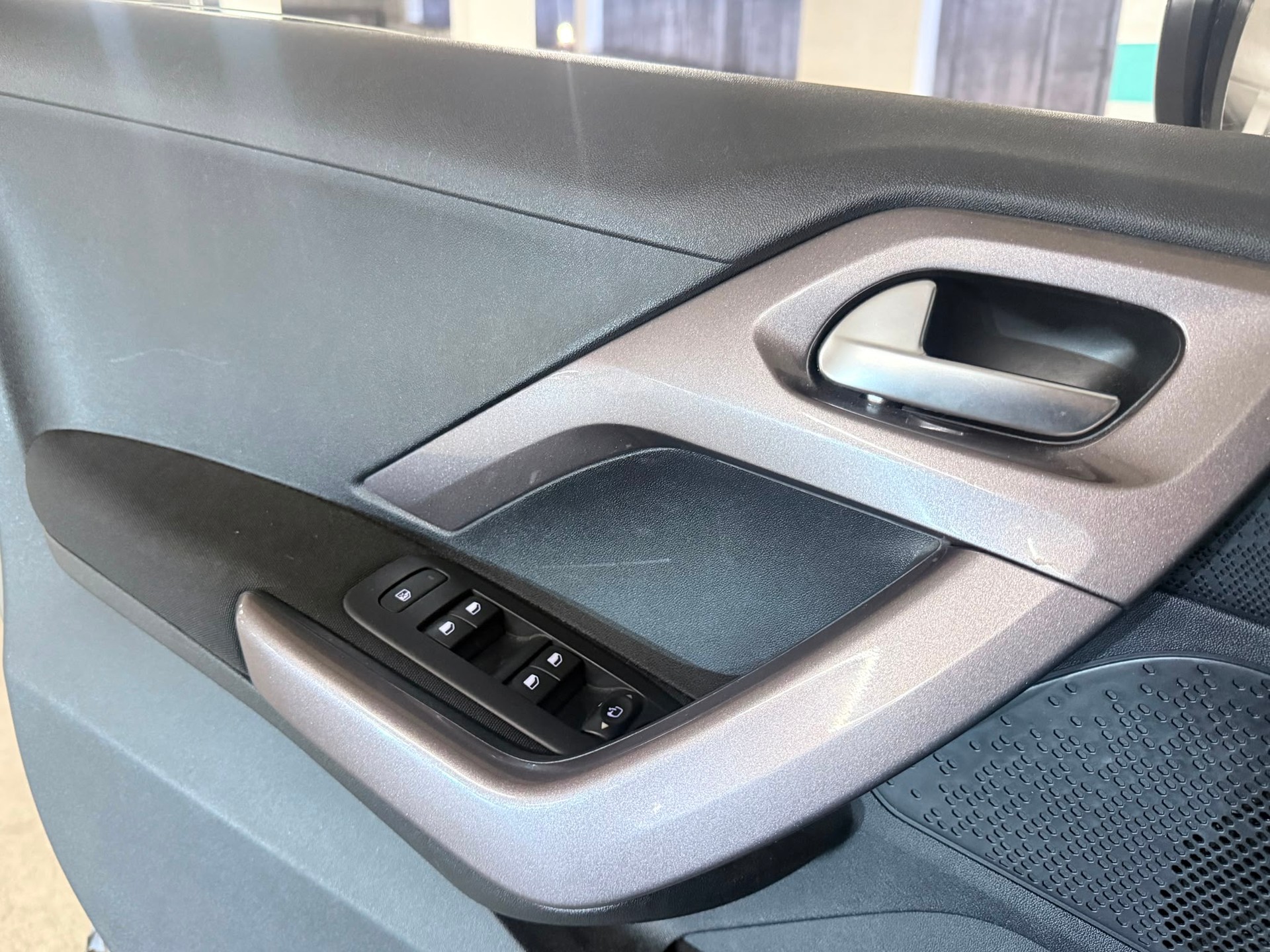 PEUGEOT 2008 1.2 PureTech Allure EAT6 // MFK NEU-image-14