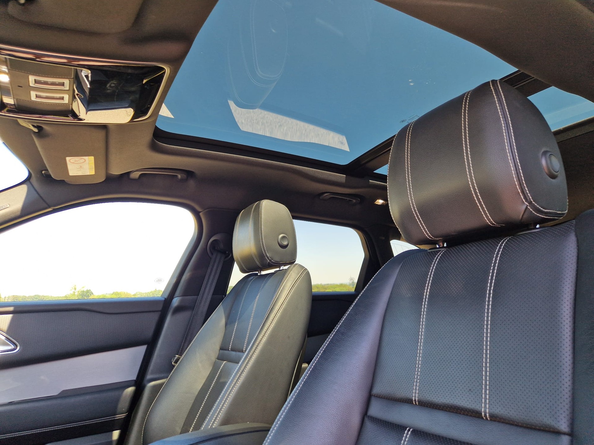 LAND ROVER Range Rover Velar R-Dynamic P 300 Automatic-image-4
