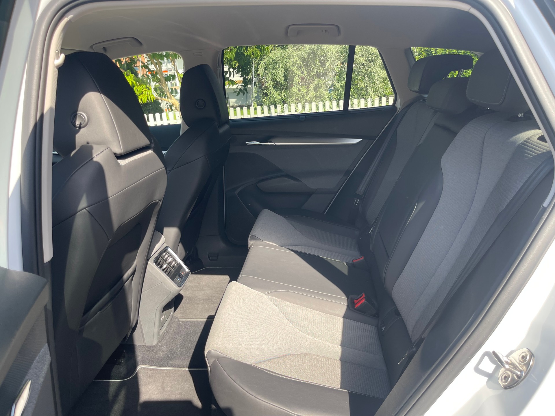 SKODA Enyaq iV 60-image-10