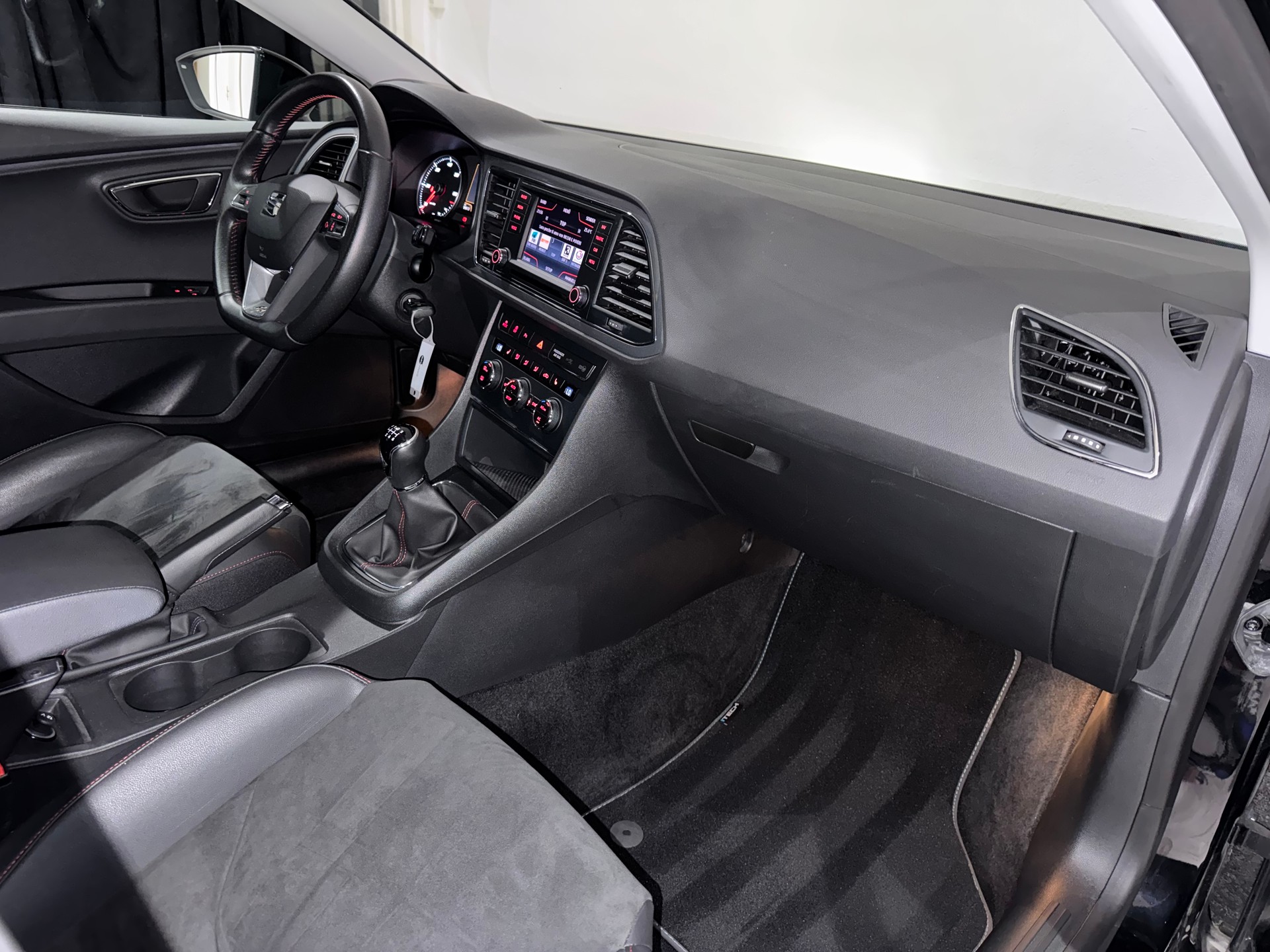 SEAT Leon ST 2.0 TDI FR-image-12