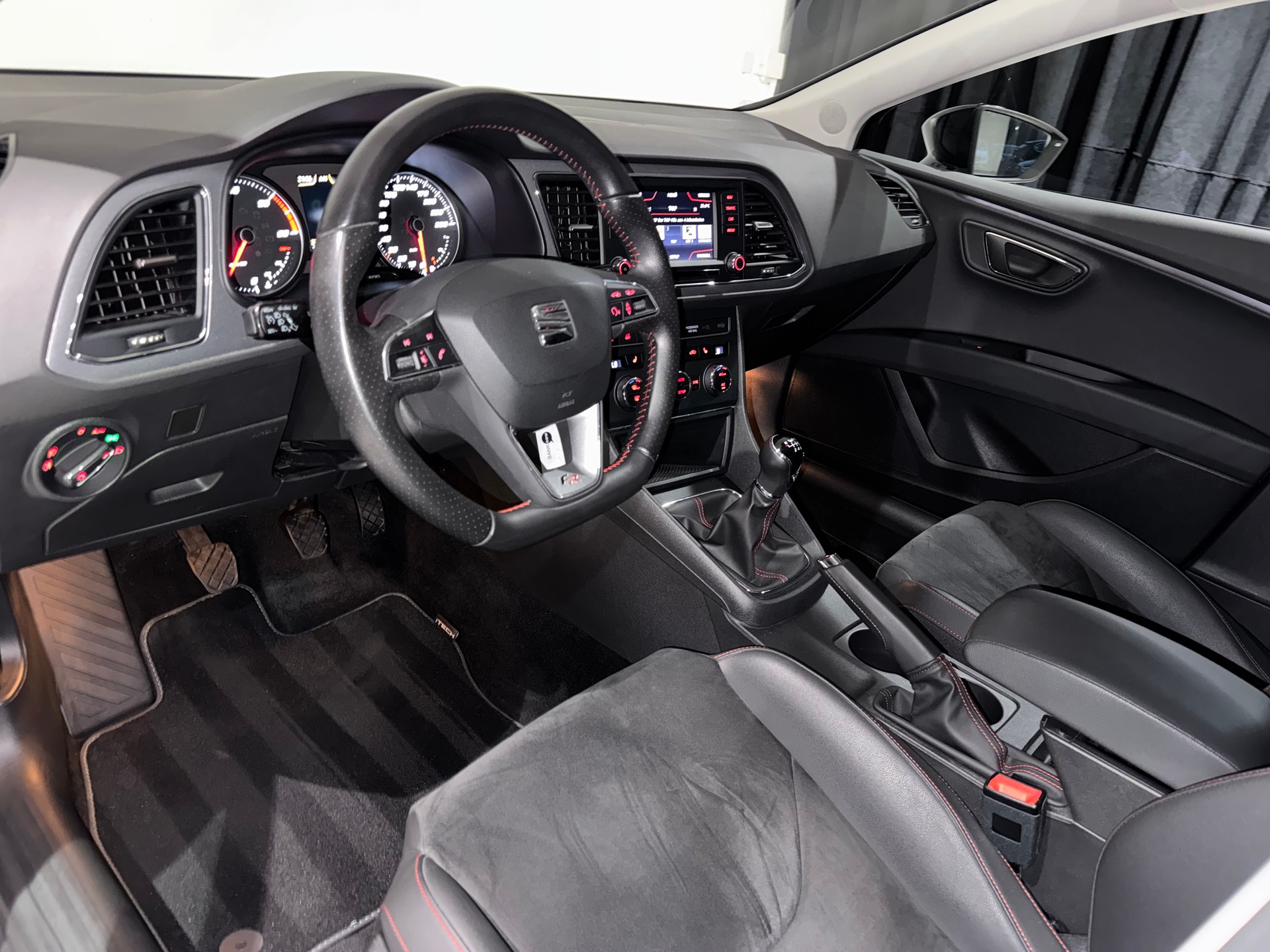 SEAT Leon ST 2.0 TDI FR-image-11