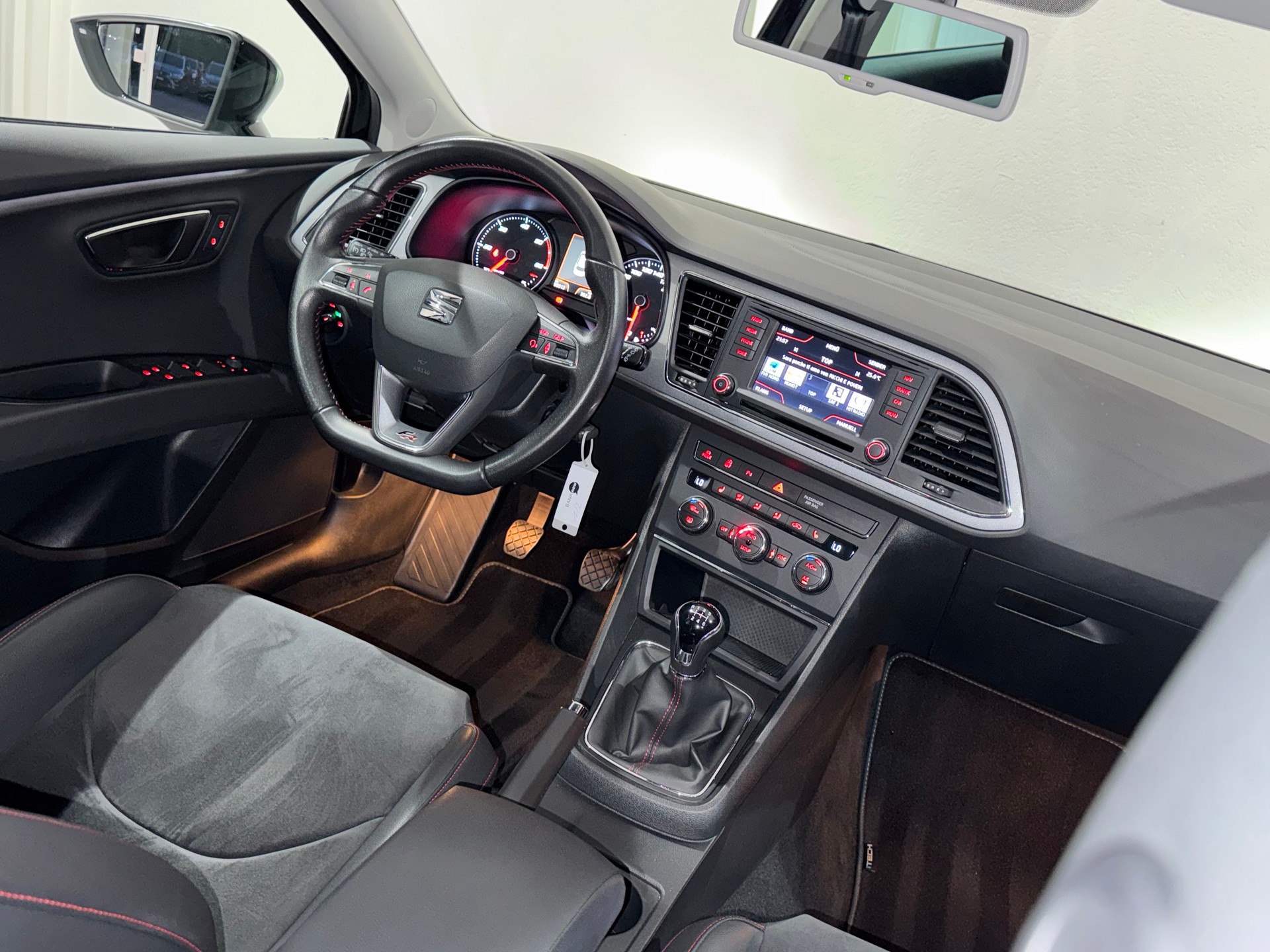 SEAT Leon ST 2.0 TDI FR-image-14