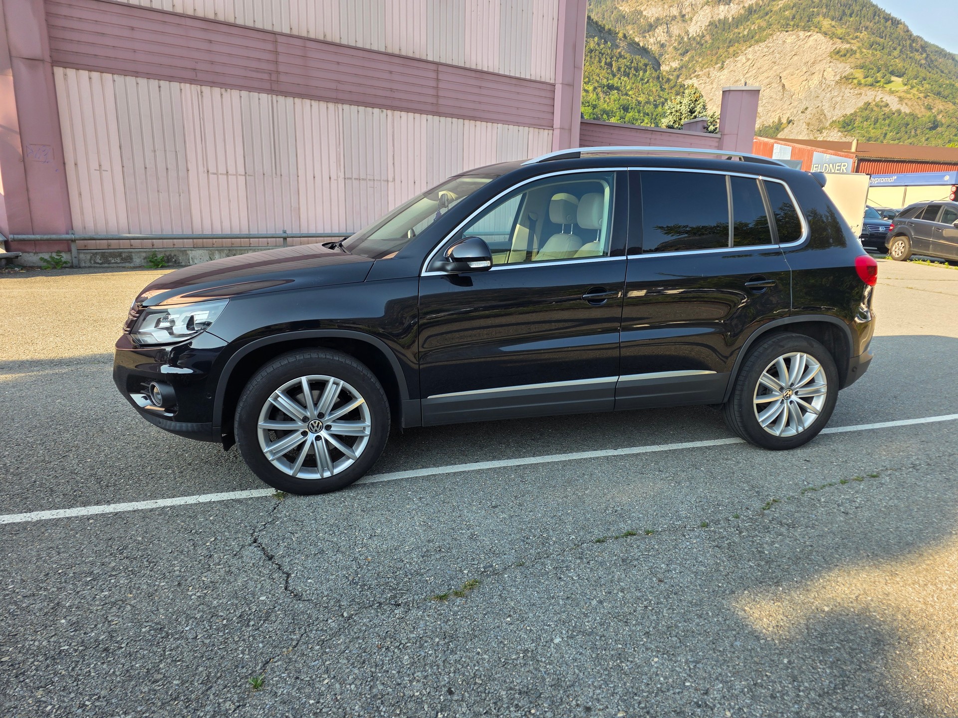 VW Tiguan 2.0 TDI Track&Style 4Motion-image-4