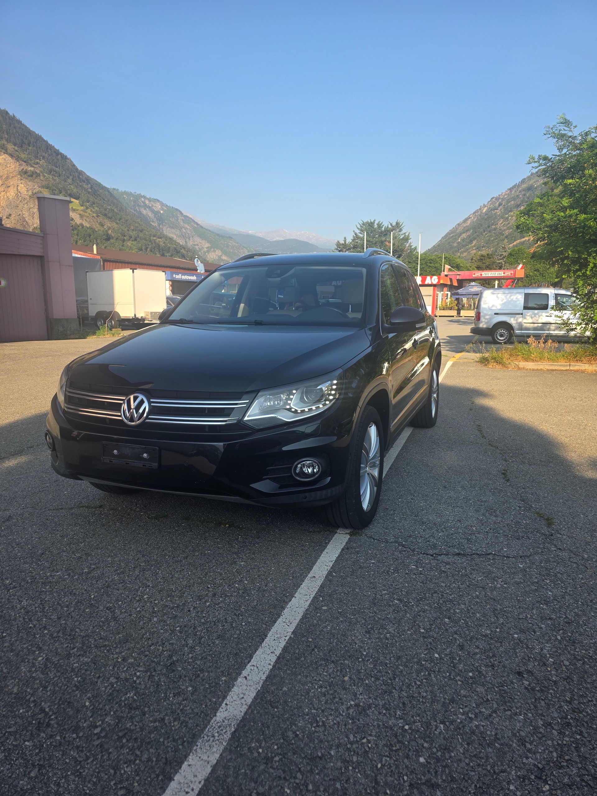 VW Tiguan 2.0 TDI Track&Style 4Motion-image-1