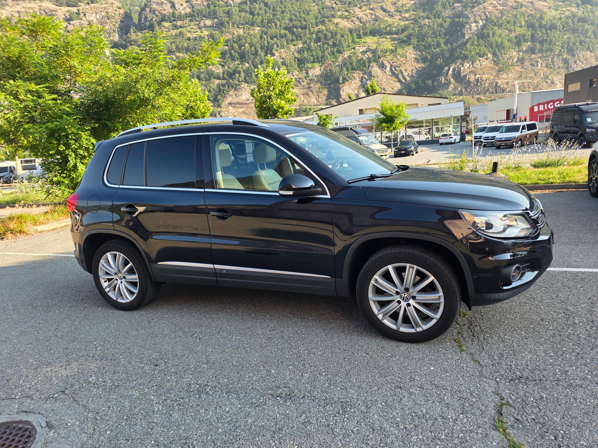 VW Tiguan 2.0 TDI Track&Style 4Motion-image-3