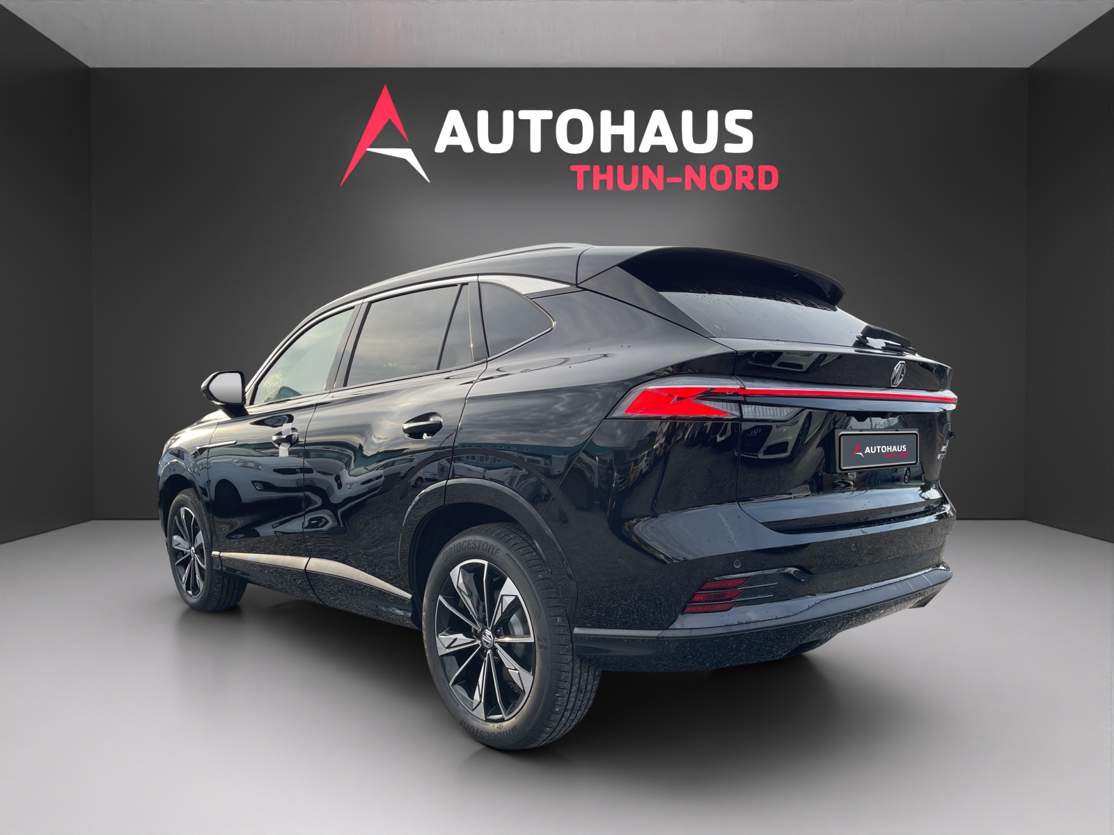 MG HS 1.5 Hybrid Luxury-showroom-element-2