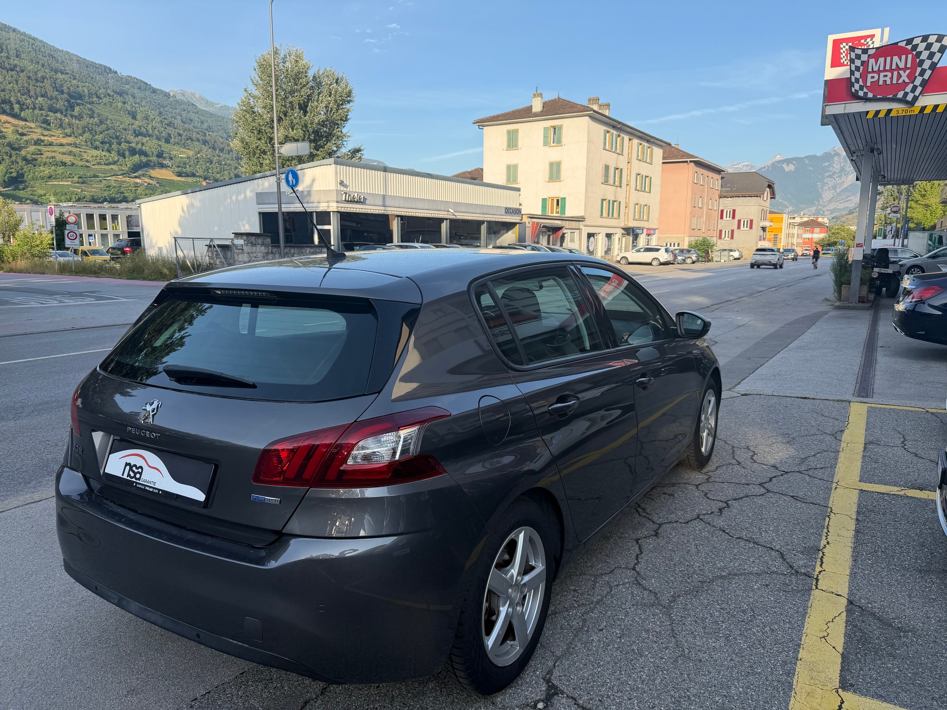 PEUGEOT 308 1.2 THP Active Automatic-image-3