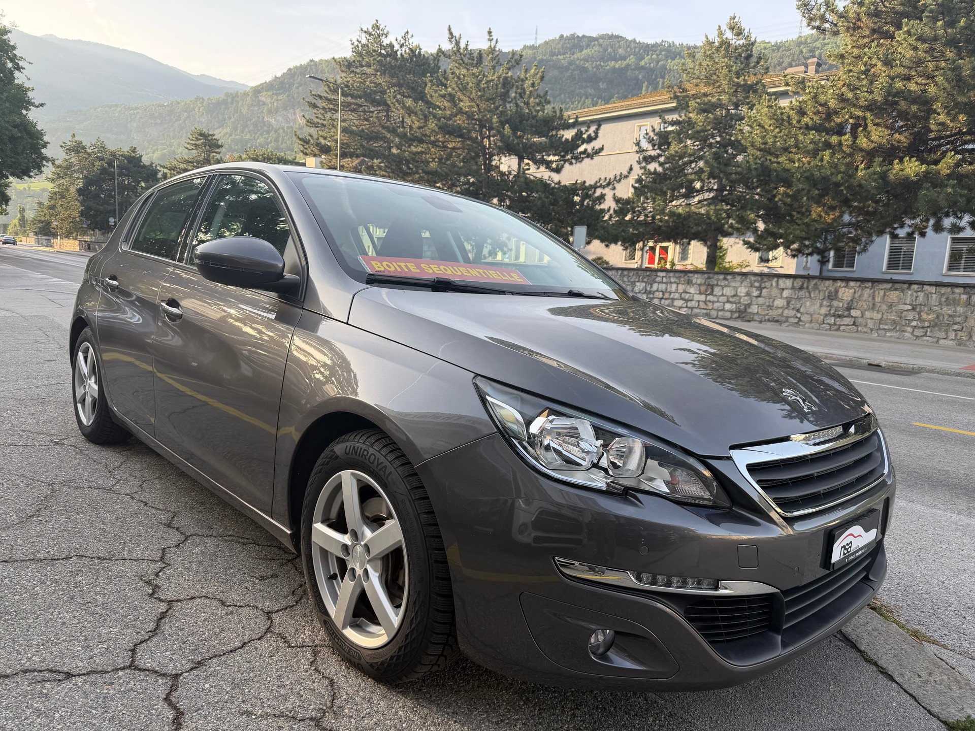 PEUGEOT 308 1.2 THP Active Automatic-image-4