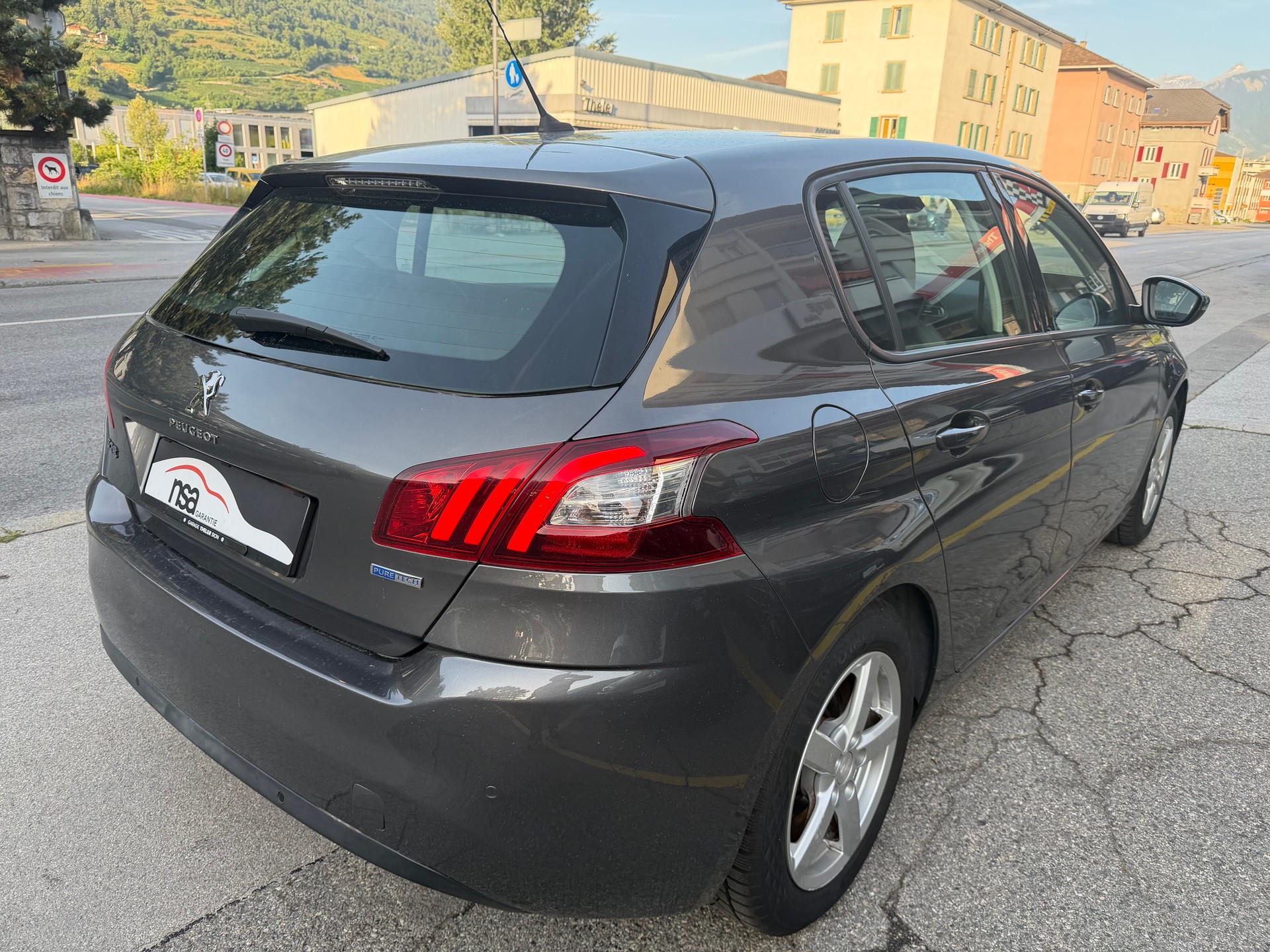 PEUGEOT 308 1.2 THP Active Automatic-image-9