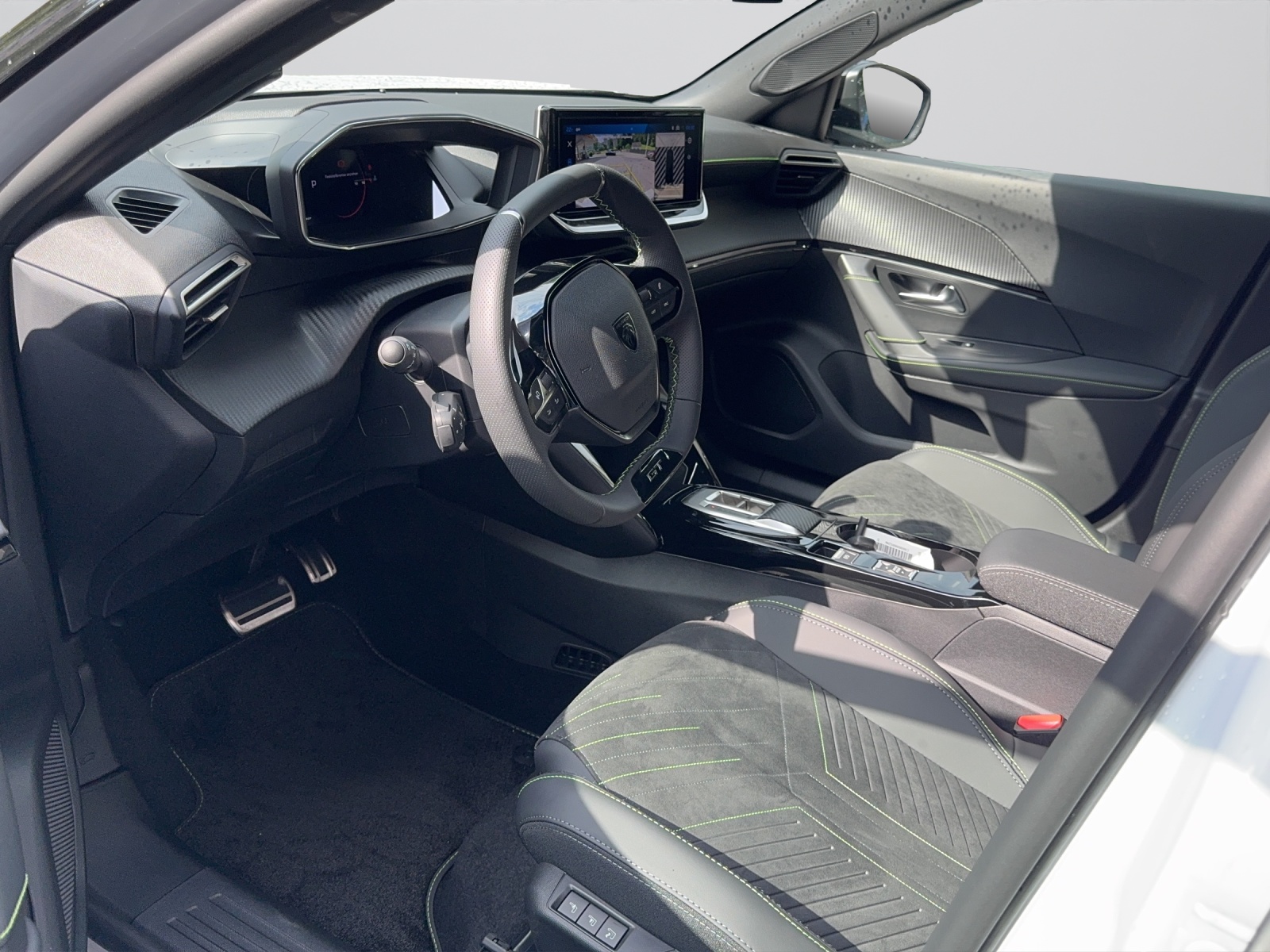 PEUGEOT 2008 NEW 1.2 Hybrid 145 GT-image-4