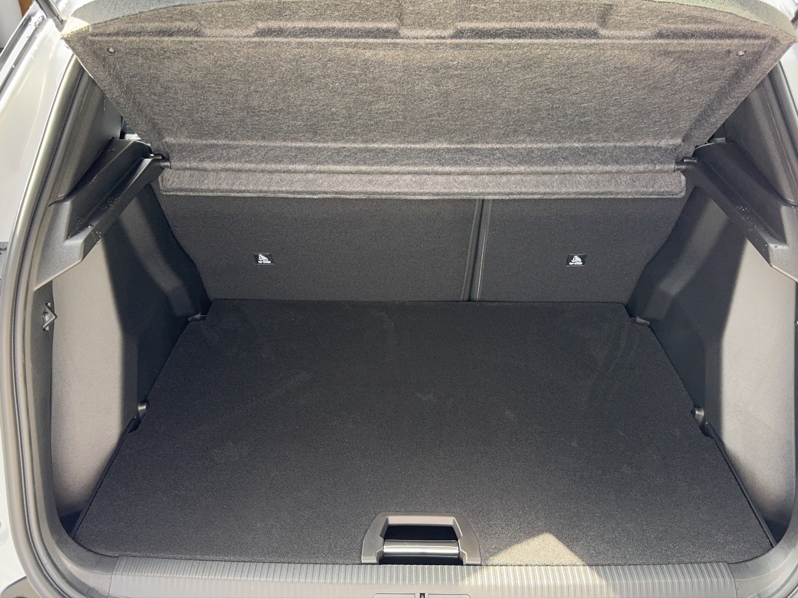 PEUGEOT 2008 NEW 1.2 Hybrid 145 GT-image-8