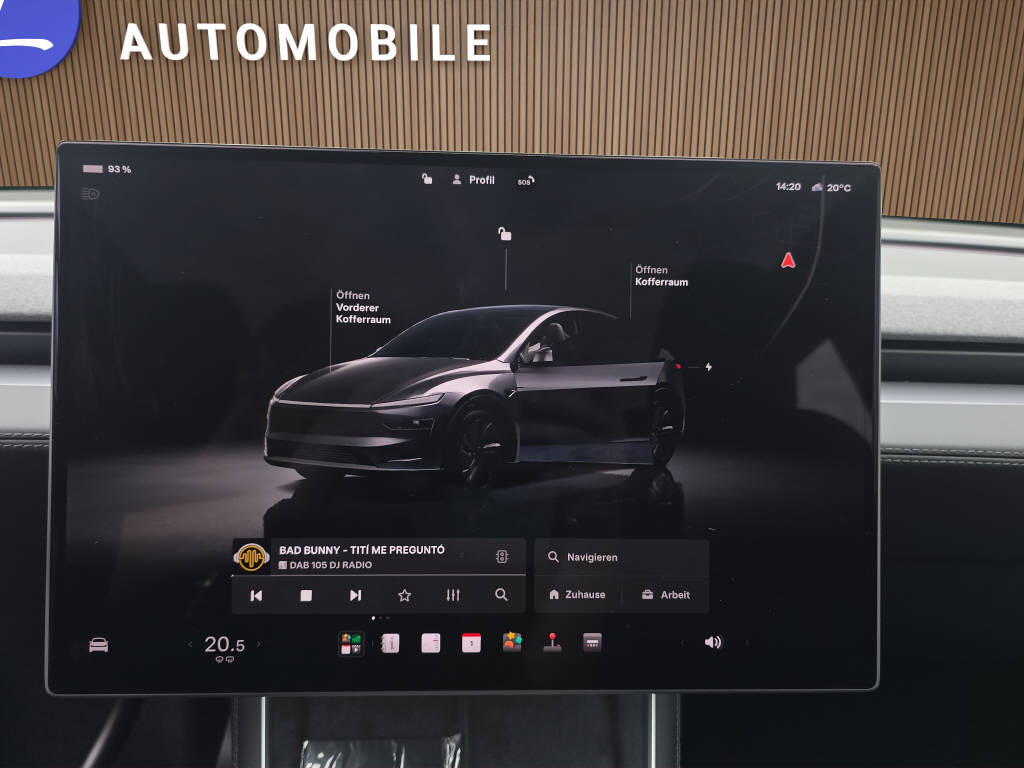 TESLA Model Y Long Range Premium AWD-image-15