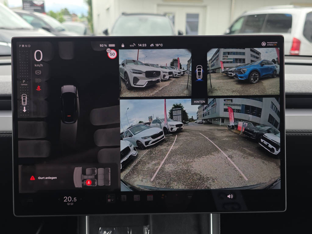 TESLA Model Y Long Range Premium AWD-image-21