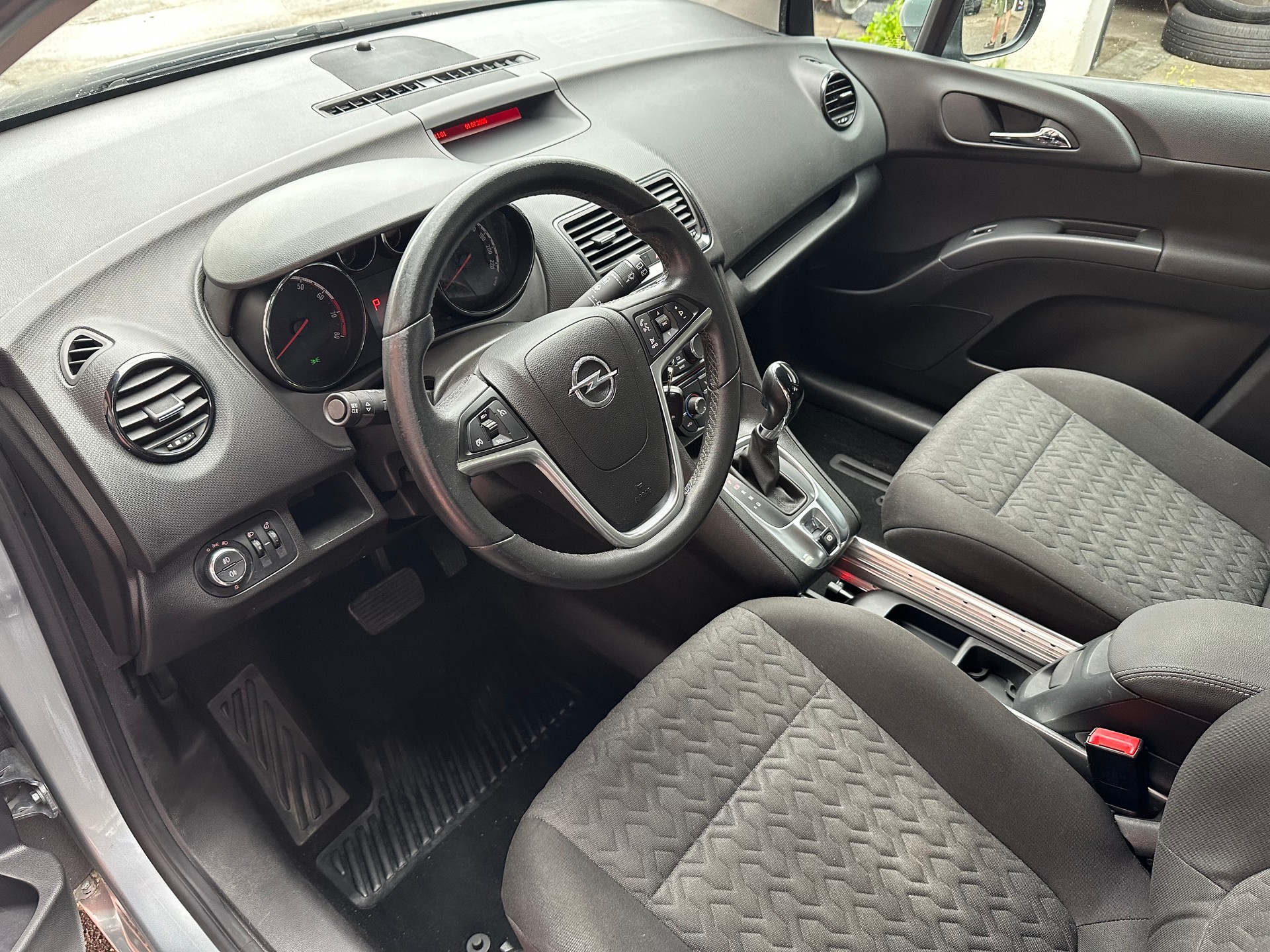 OPEL Meriva 1.4 Turbo Active Edition Automatic-image-8