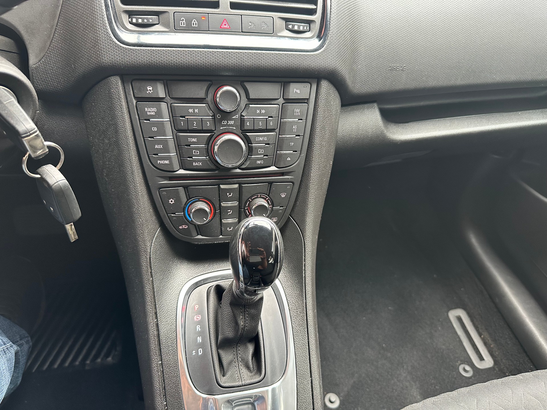 OPEL Meriva 1.4 Turbo Active Edition Automatic-image-6