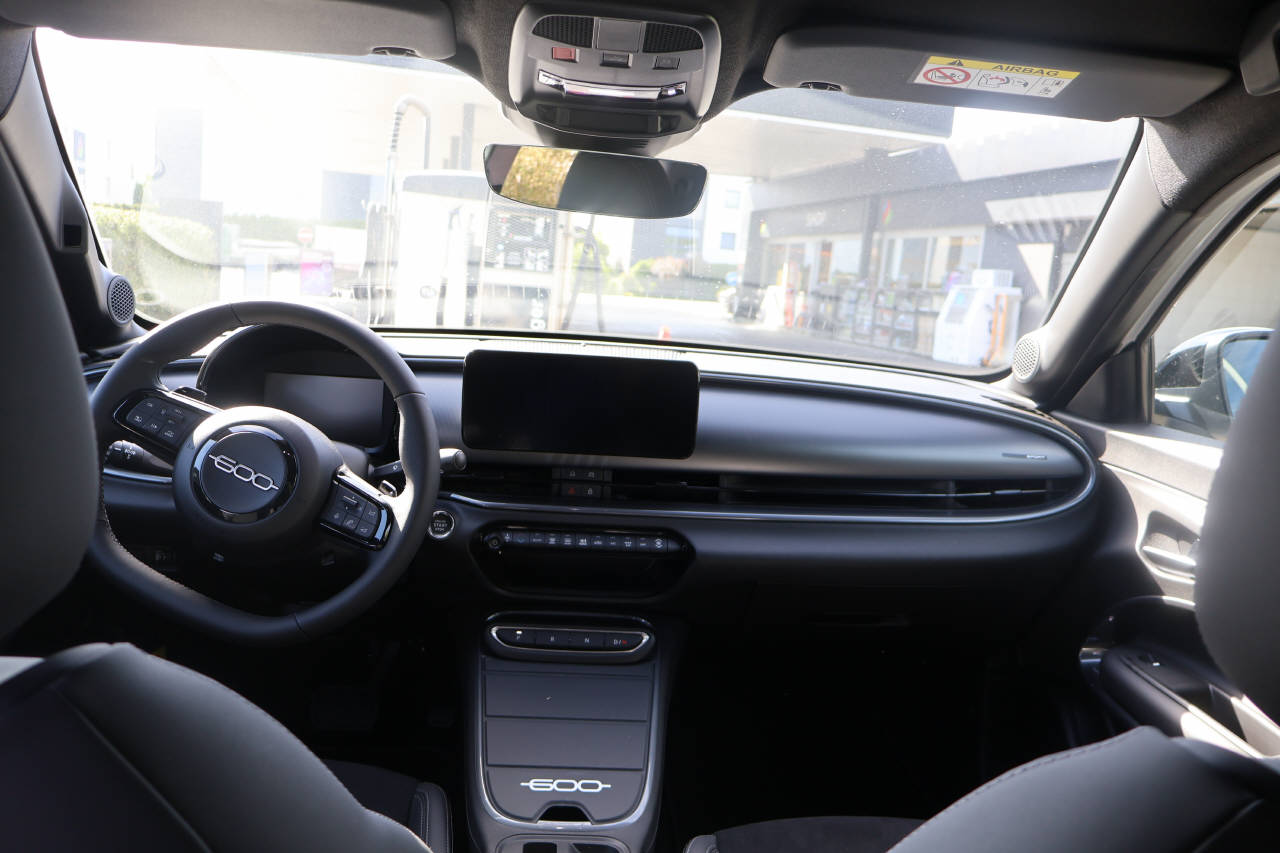FIAT 600 1.2 Hybrid 145 Sport-image-9