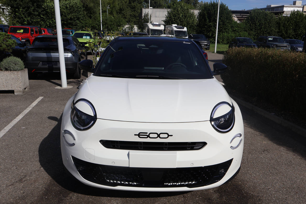 FIAT 600 1.2 Hybrid 145 Sport-image-6