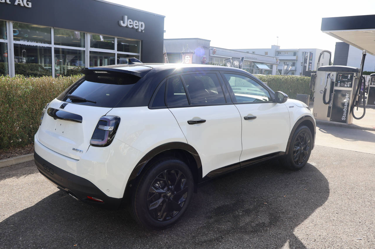 FIAT 600 1.2 Hybrid 145 Sport-image-2