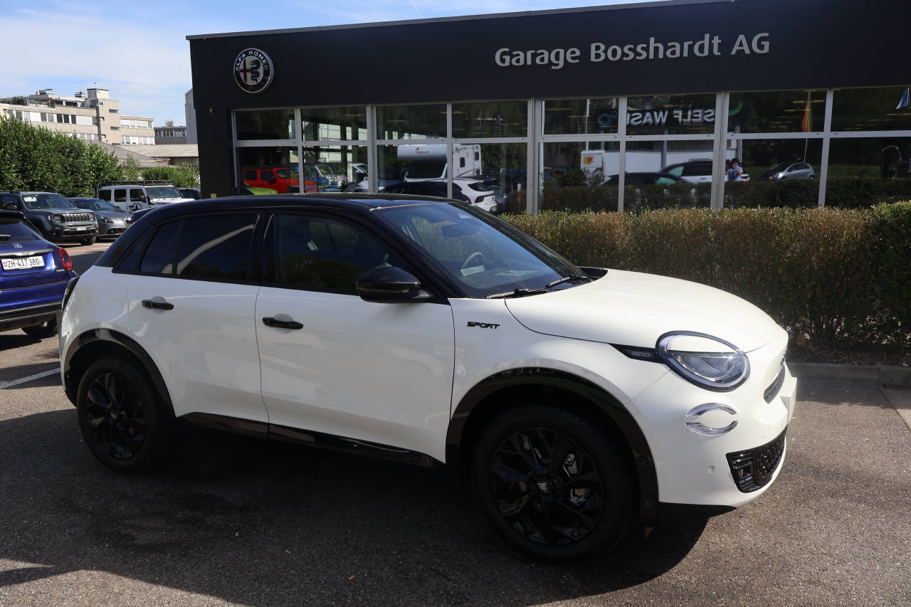 FIAT 600 1.2 Hybrid 145 Sport-image-1