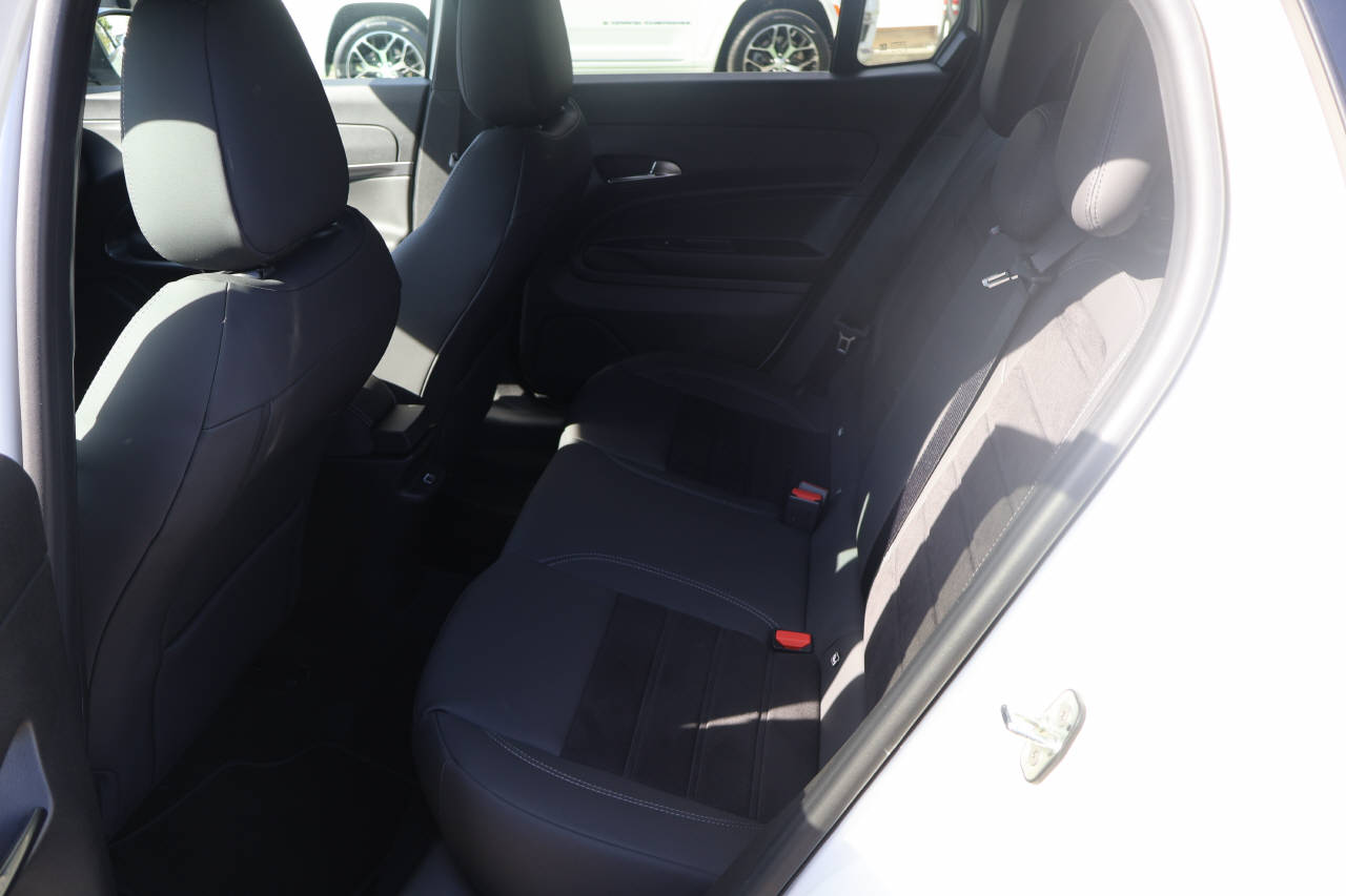 FIAT 600 1.2 Hybrid 145 Sport-image-13