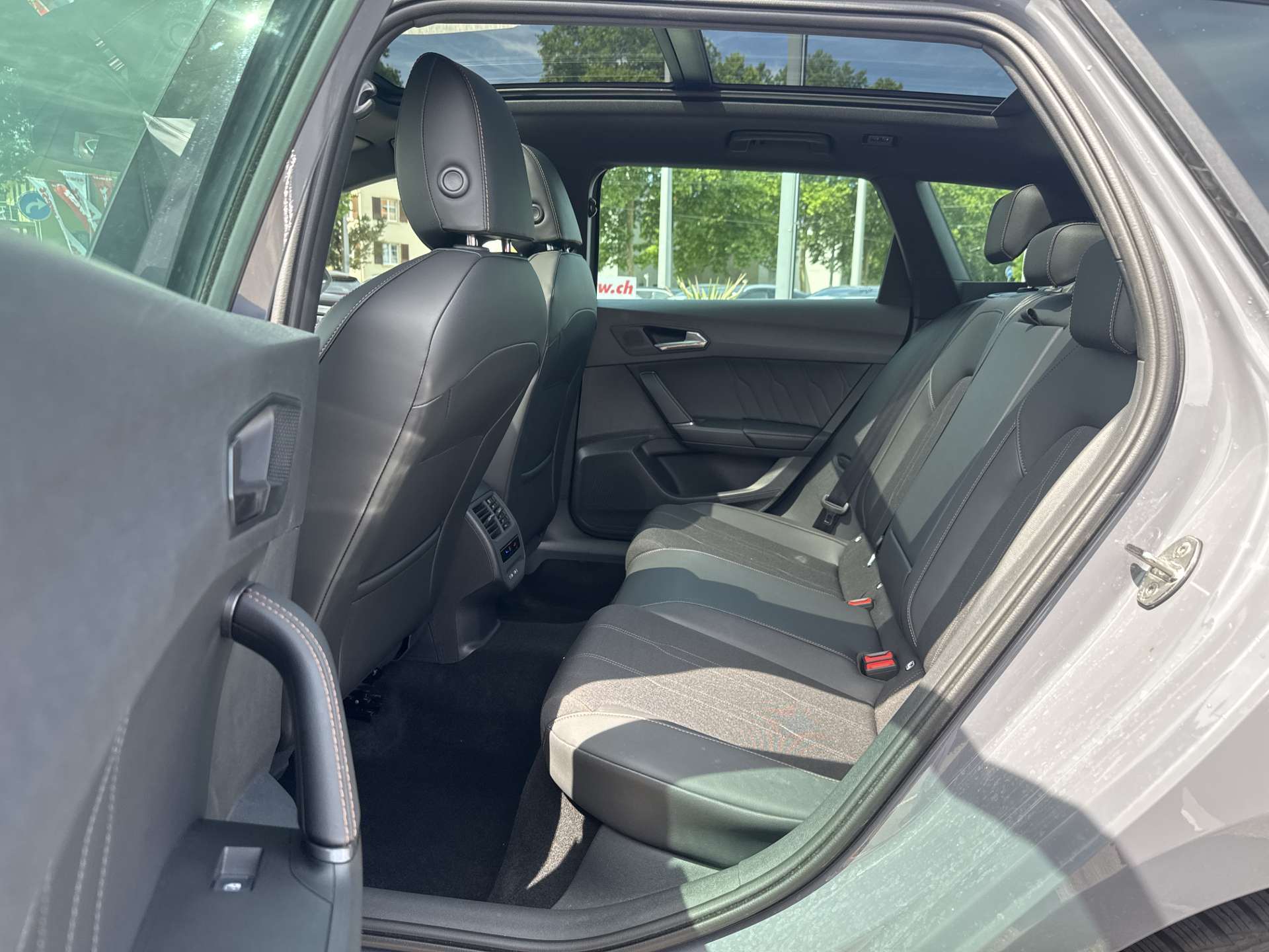 CUPRA LEON ST 1.5 TSi DSG-Automat-image-6