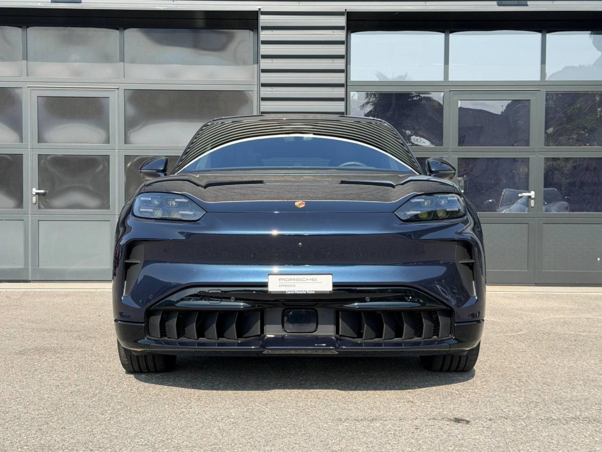 PORSCHE Cayenne Electric-image-9