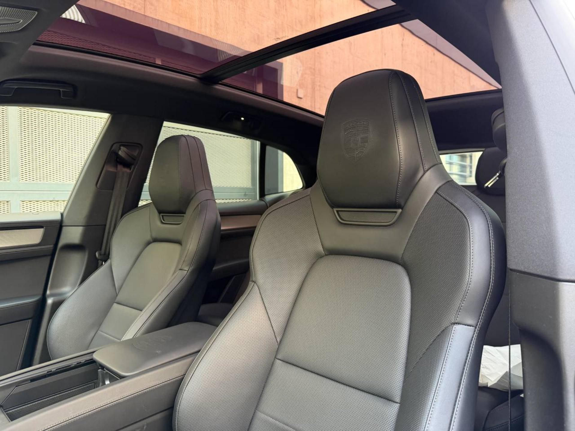 PORSCHE Cayenne Electric-image-26