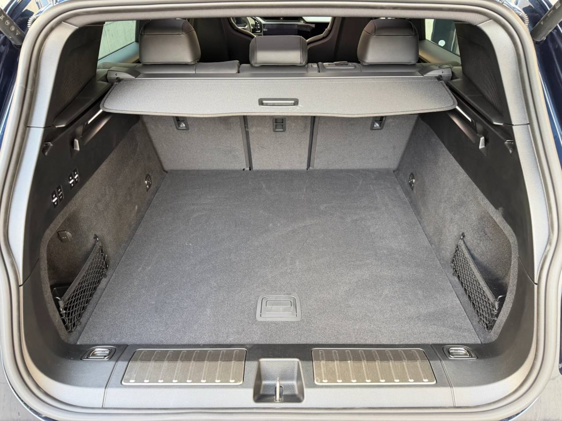 PORSCHE Cayenne Electric-image-30