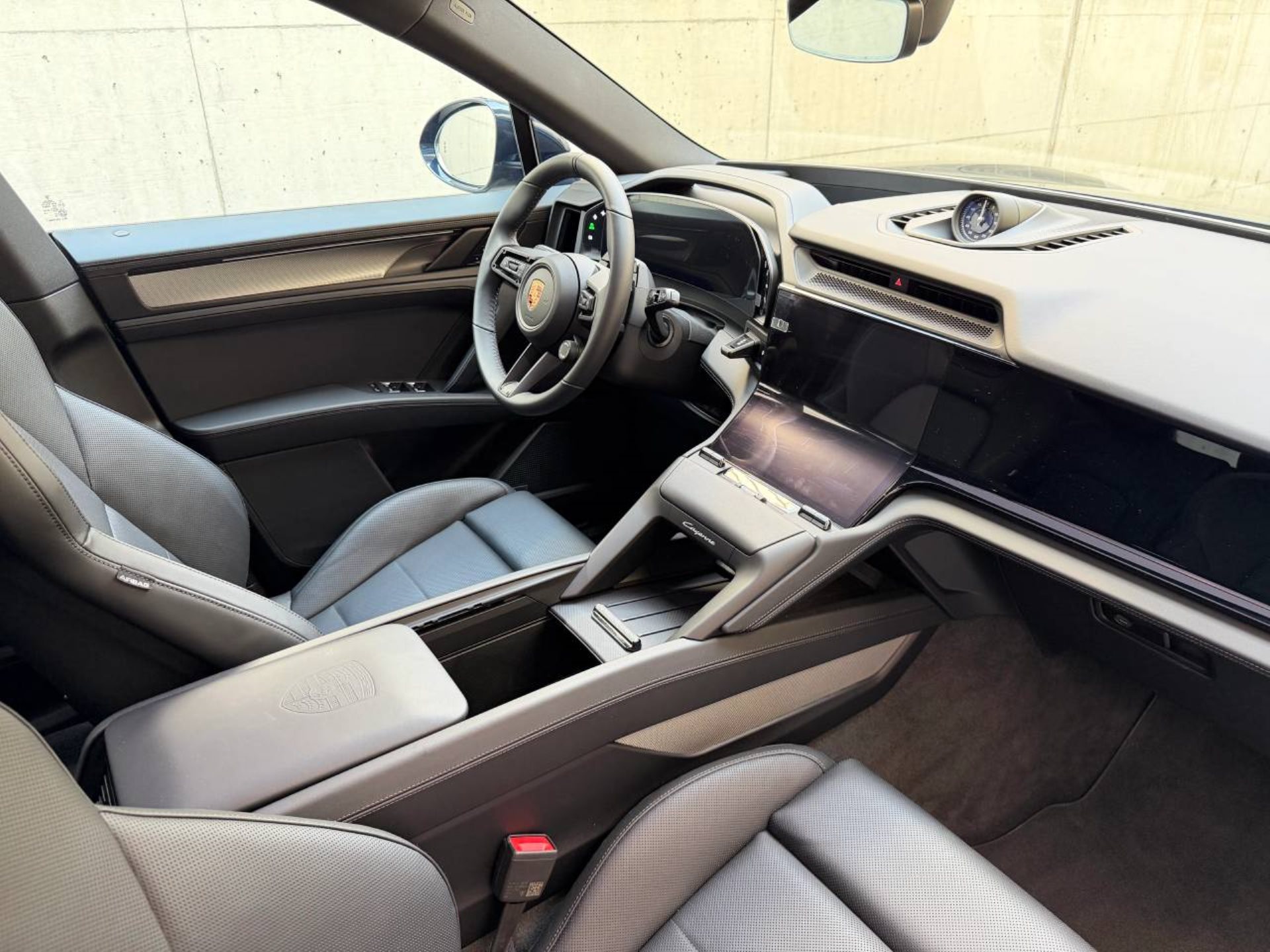 PORSCHE Cayenne Electric-image-25