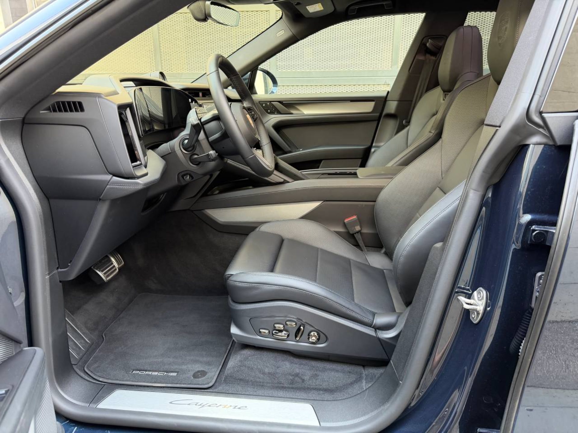 PORSCHE Cayenne Electric-image-4