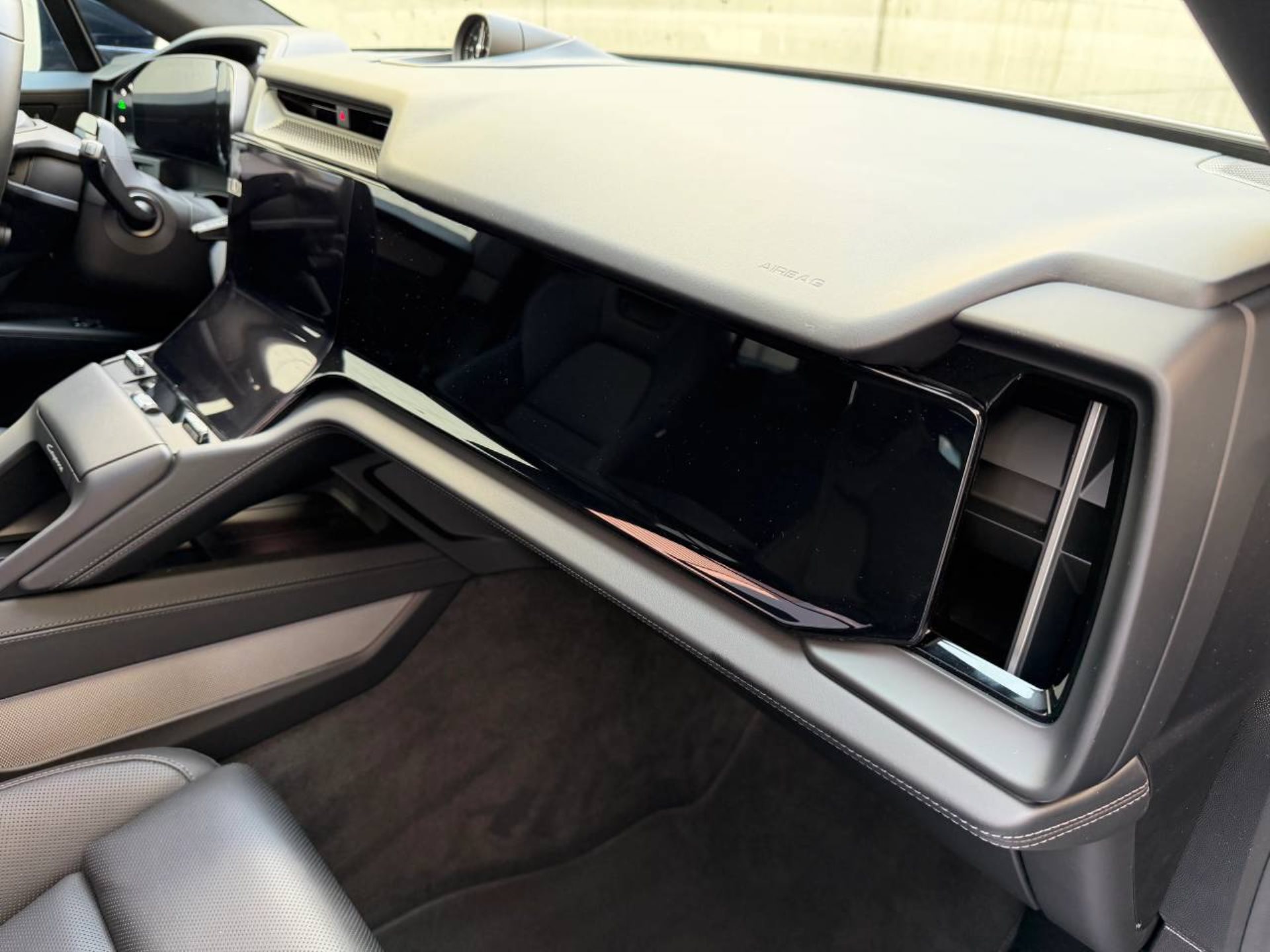 PORSCHE Cayenne Electric-image-29
