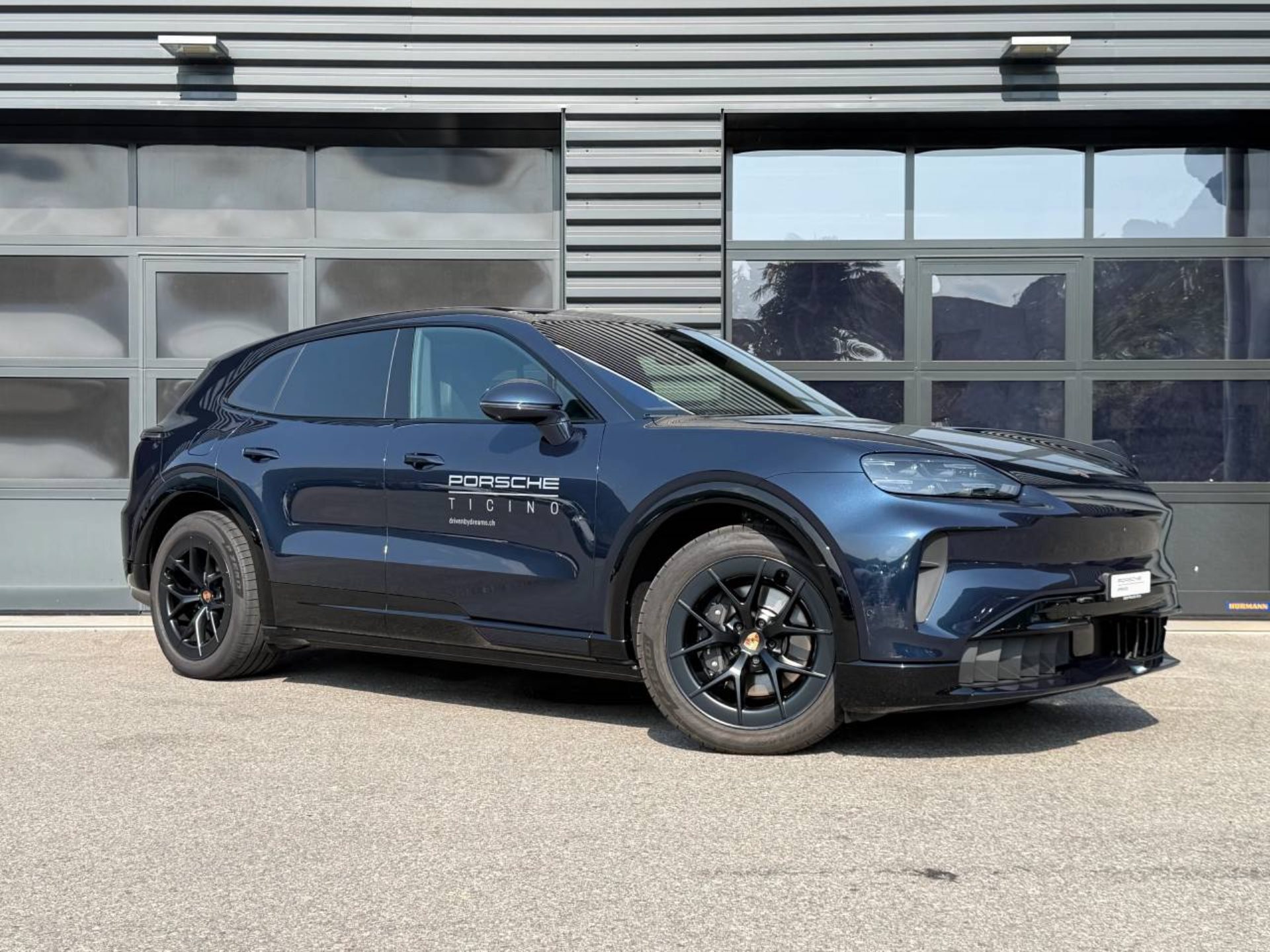 PORSCHE Cayenne Electric-image-8