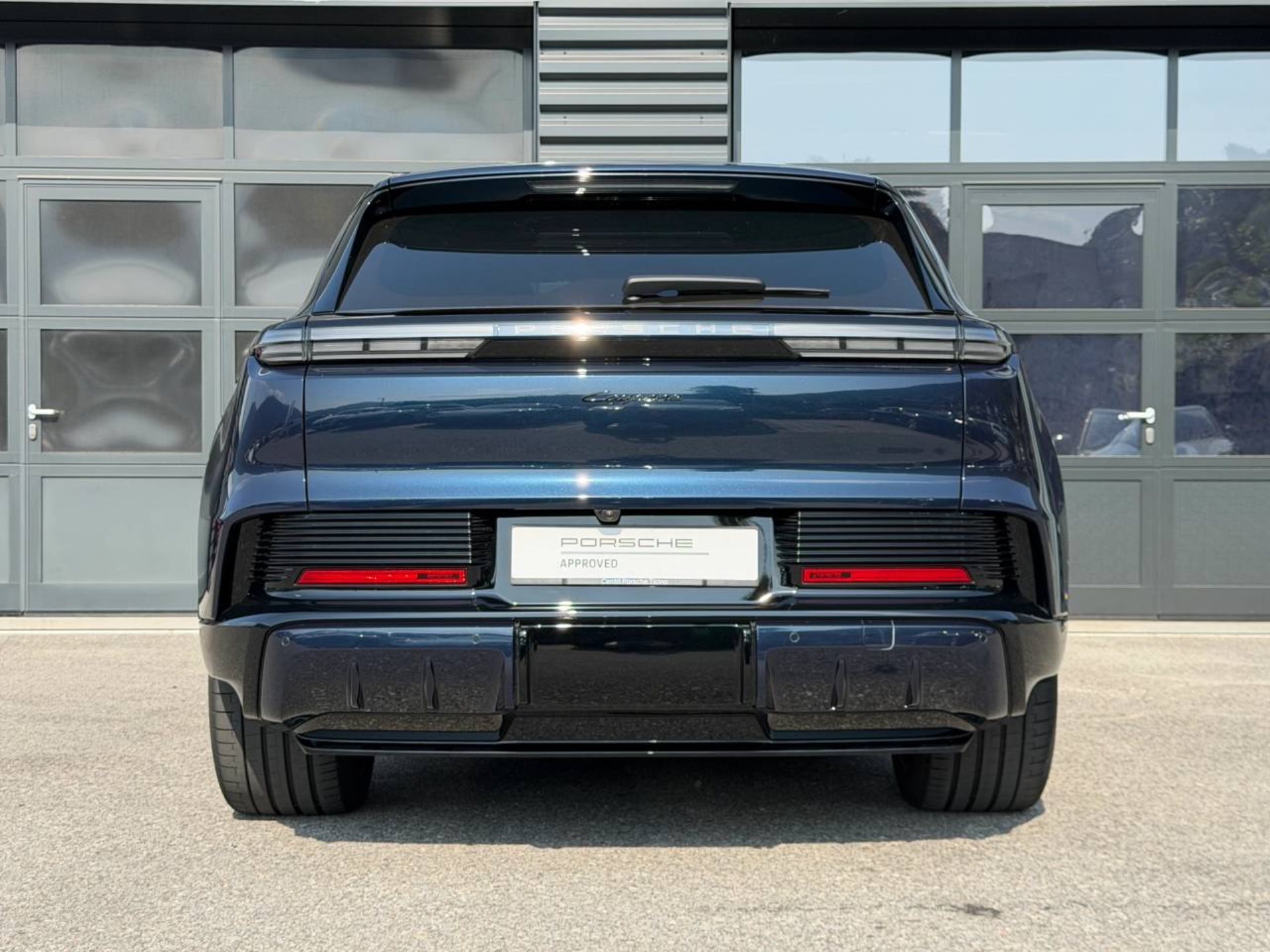 PORSCHE Cayenne Electric-image-5
